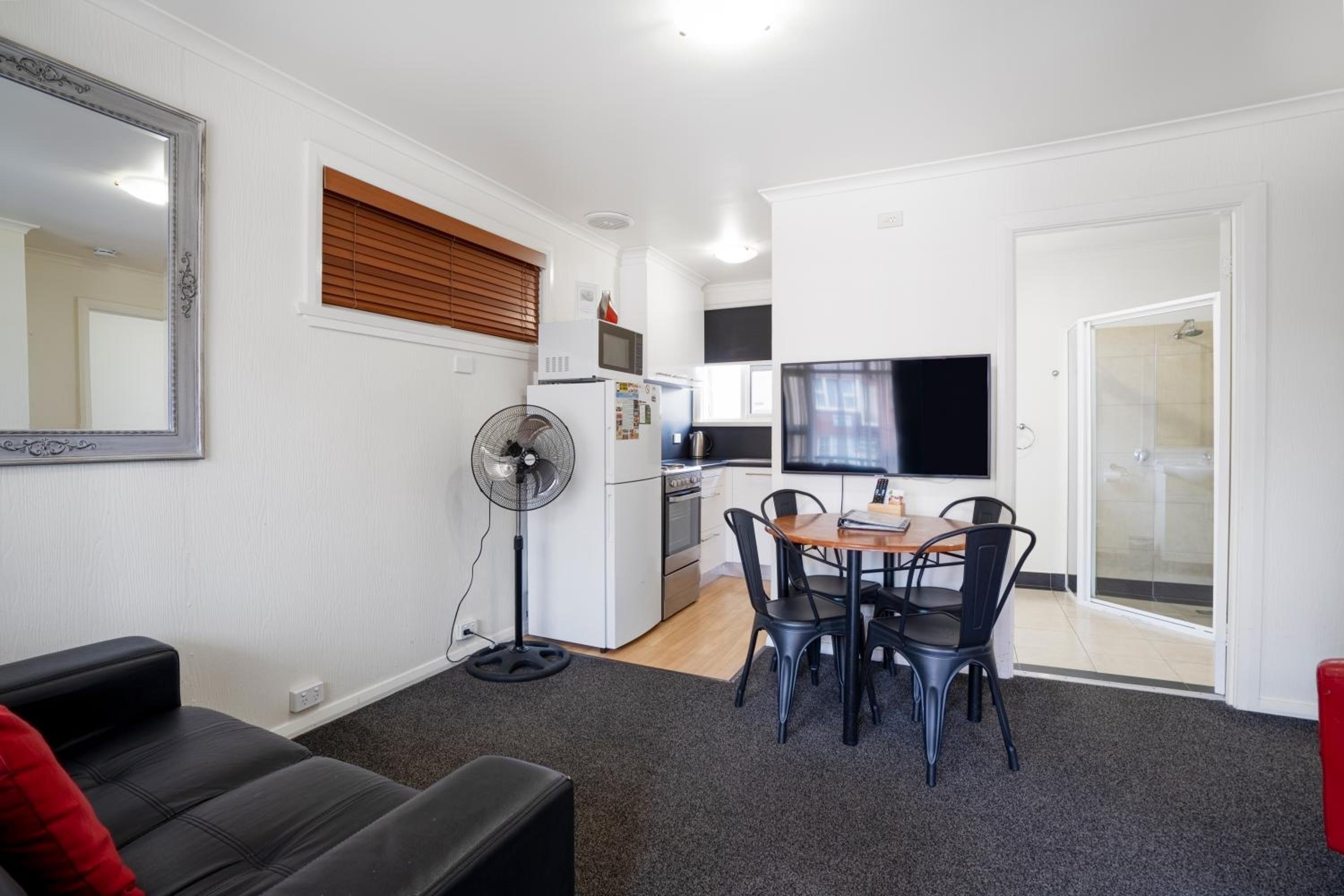 Economy Two-Bedroom Apartment - Photo 4
