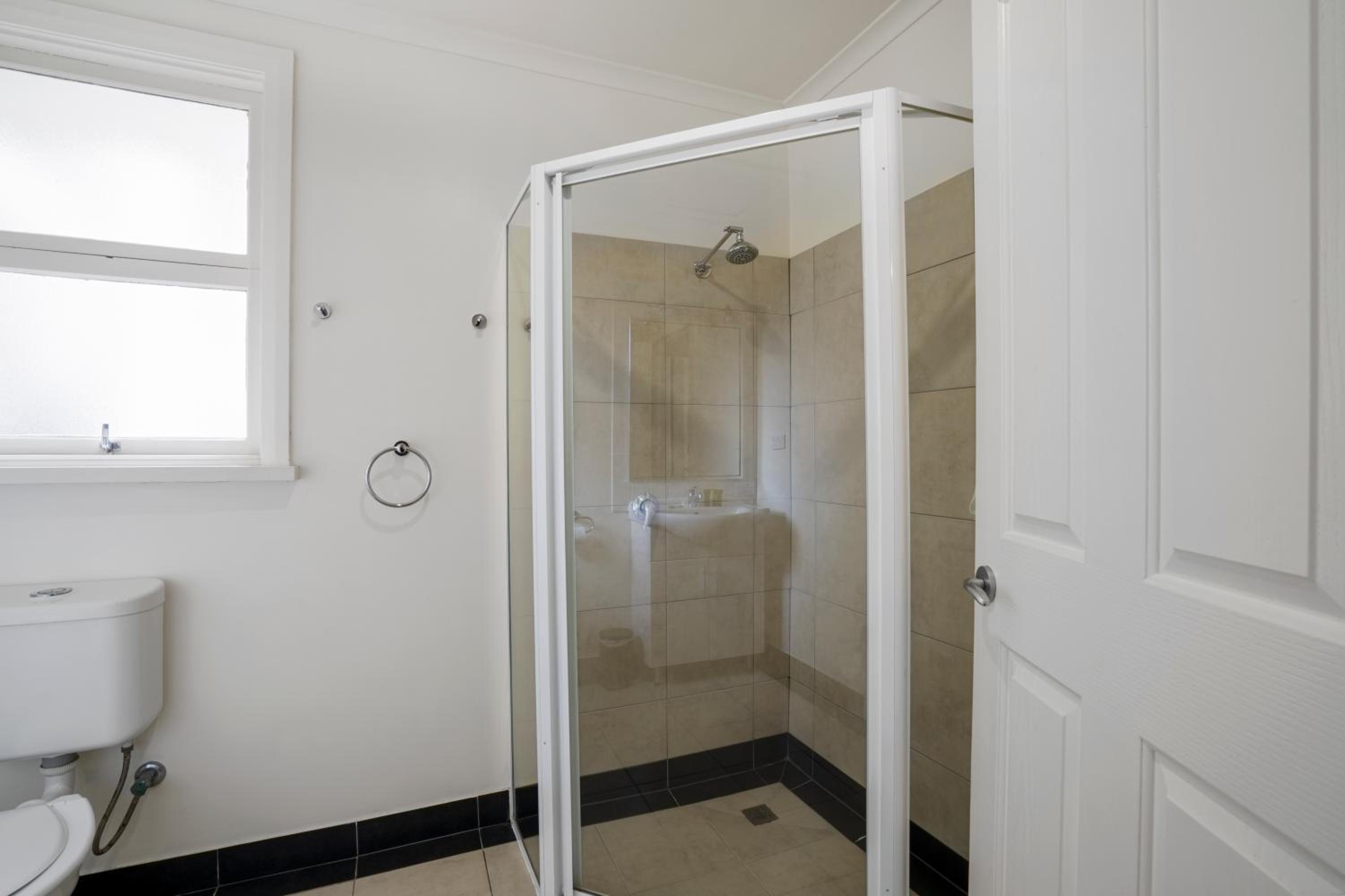 Economy Two-Bedroom Apartment - Photo 8