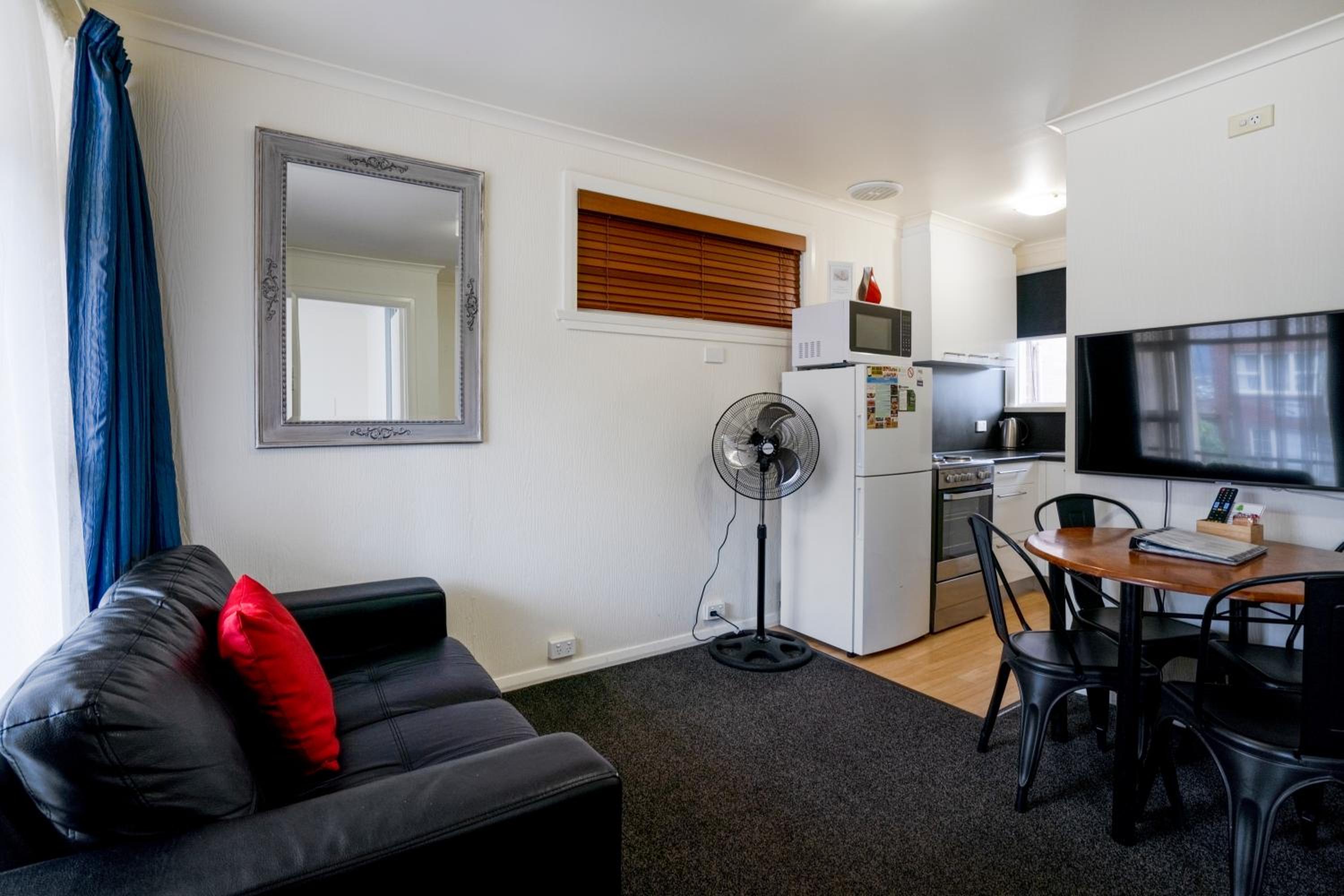 Economy Two-Bedroom Apartment - Photo 6