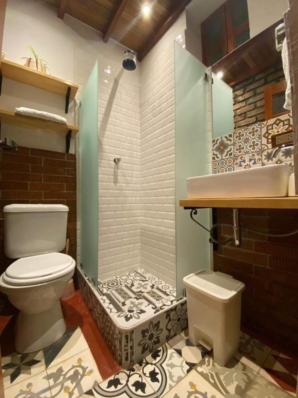 Twin Room with Private Bathroom photo 2