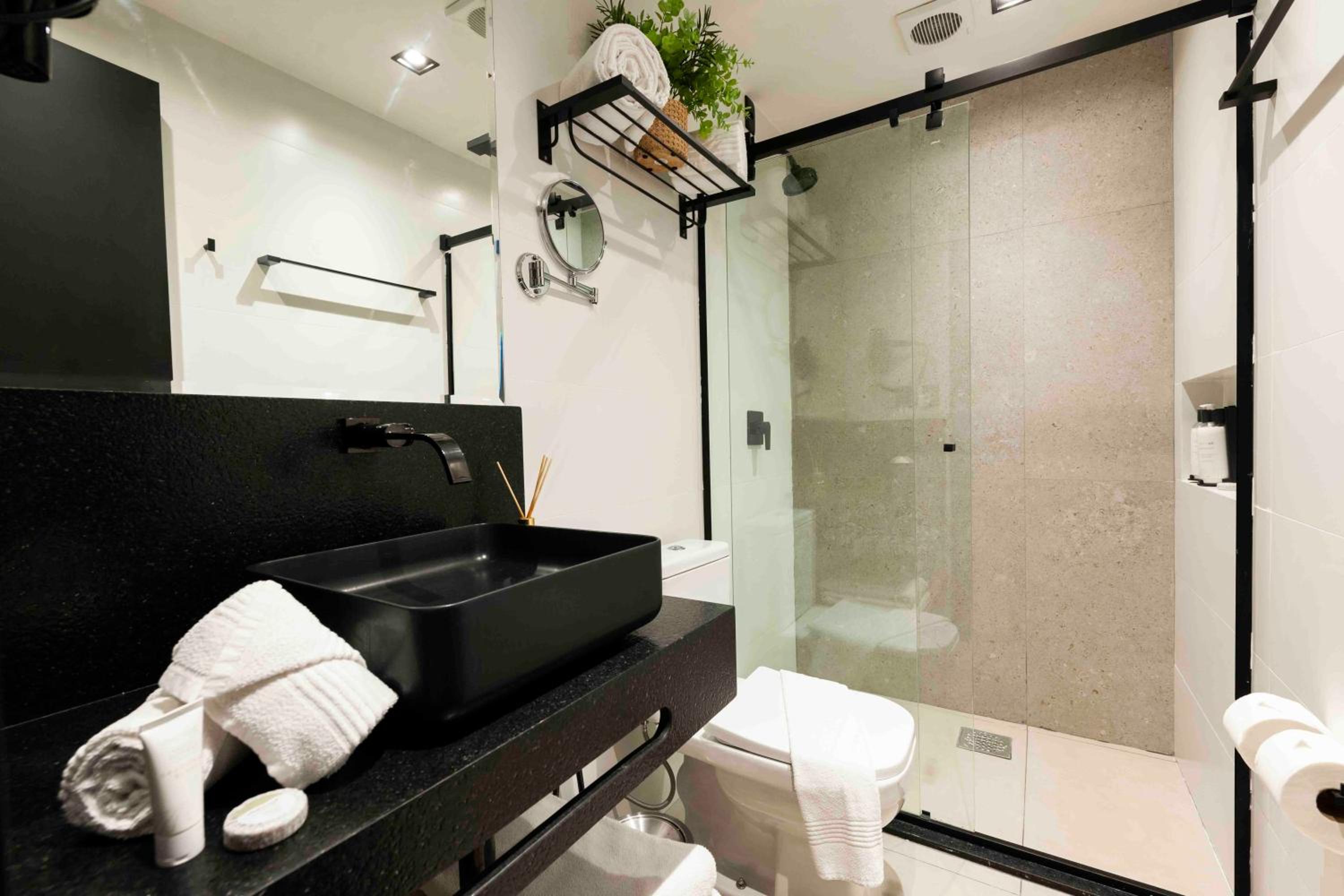 Deluxe Double Room with Bath - Photo 7