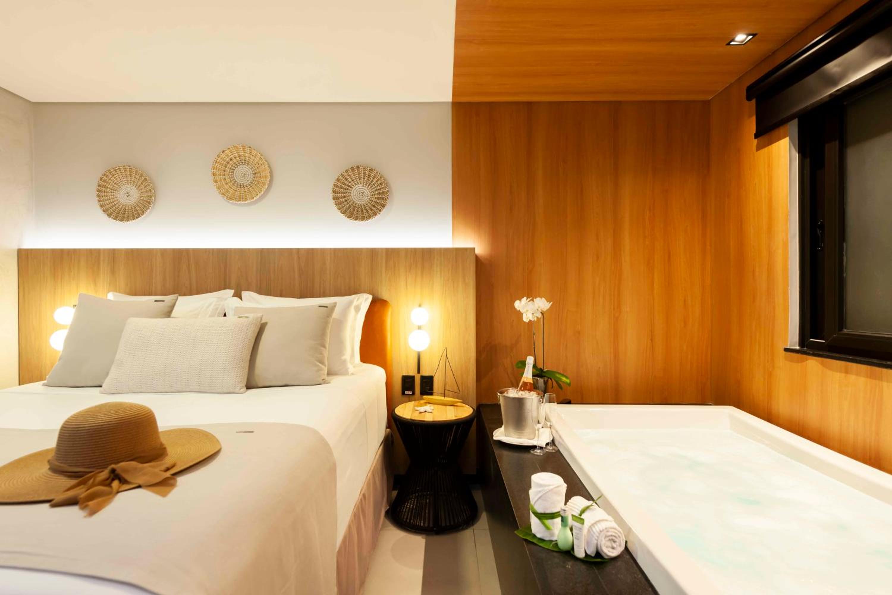 Deluxe Double Room with Bath - Photo 1