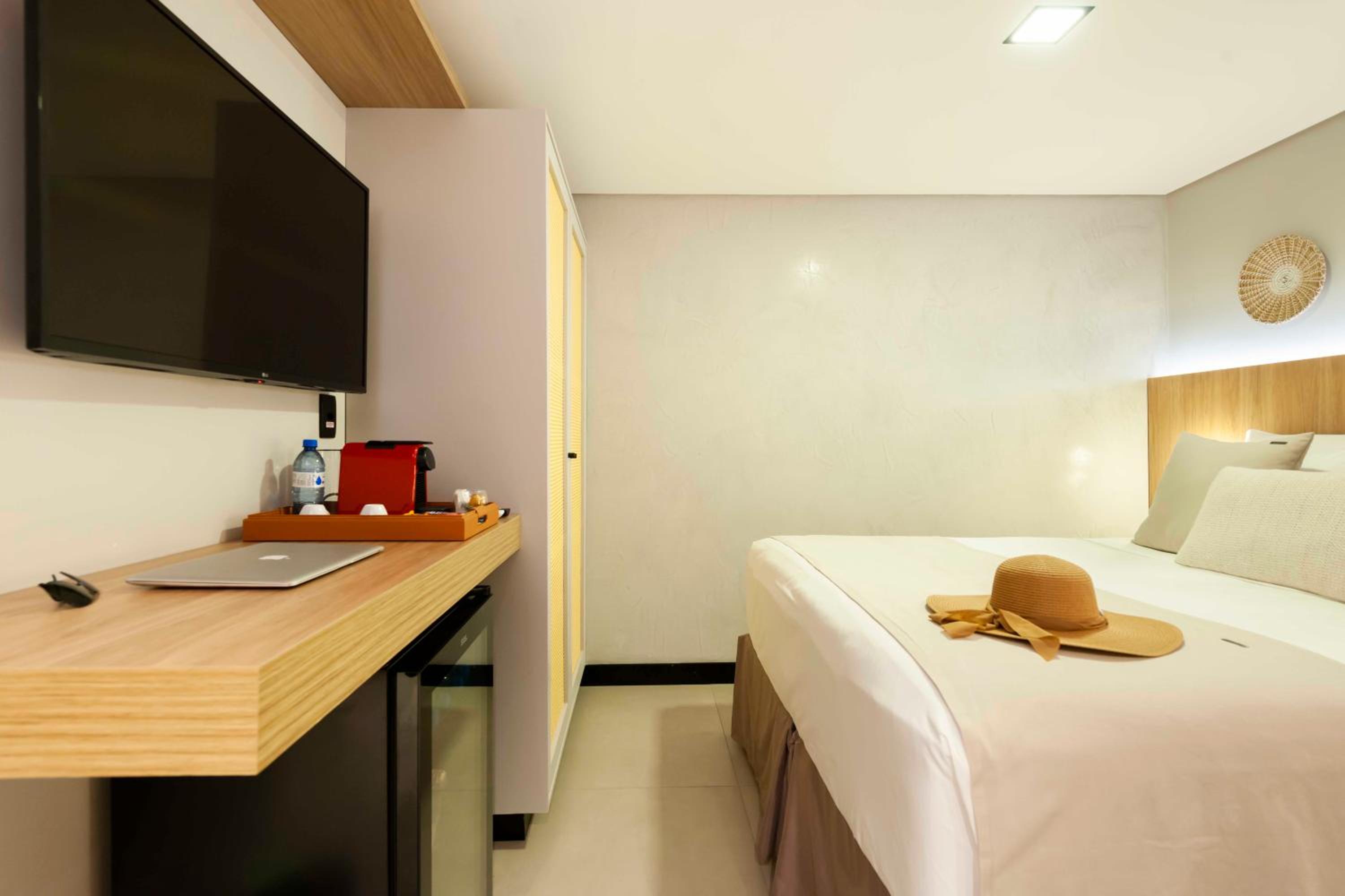 Deluxe Double Room with Bath - Photo 5
