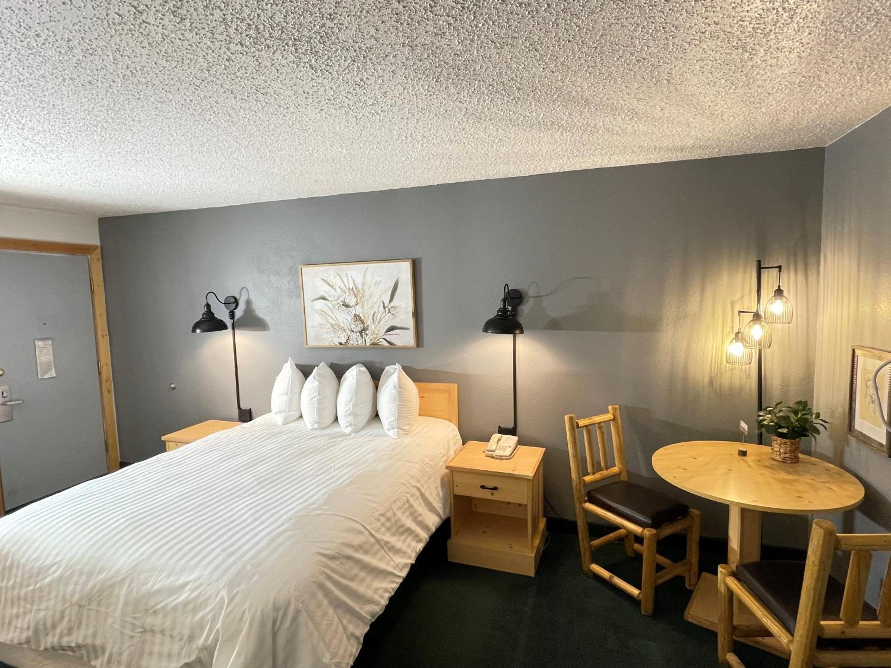 Queen Room photo 1
