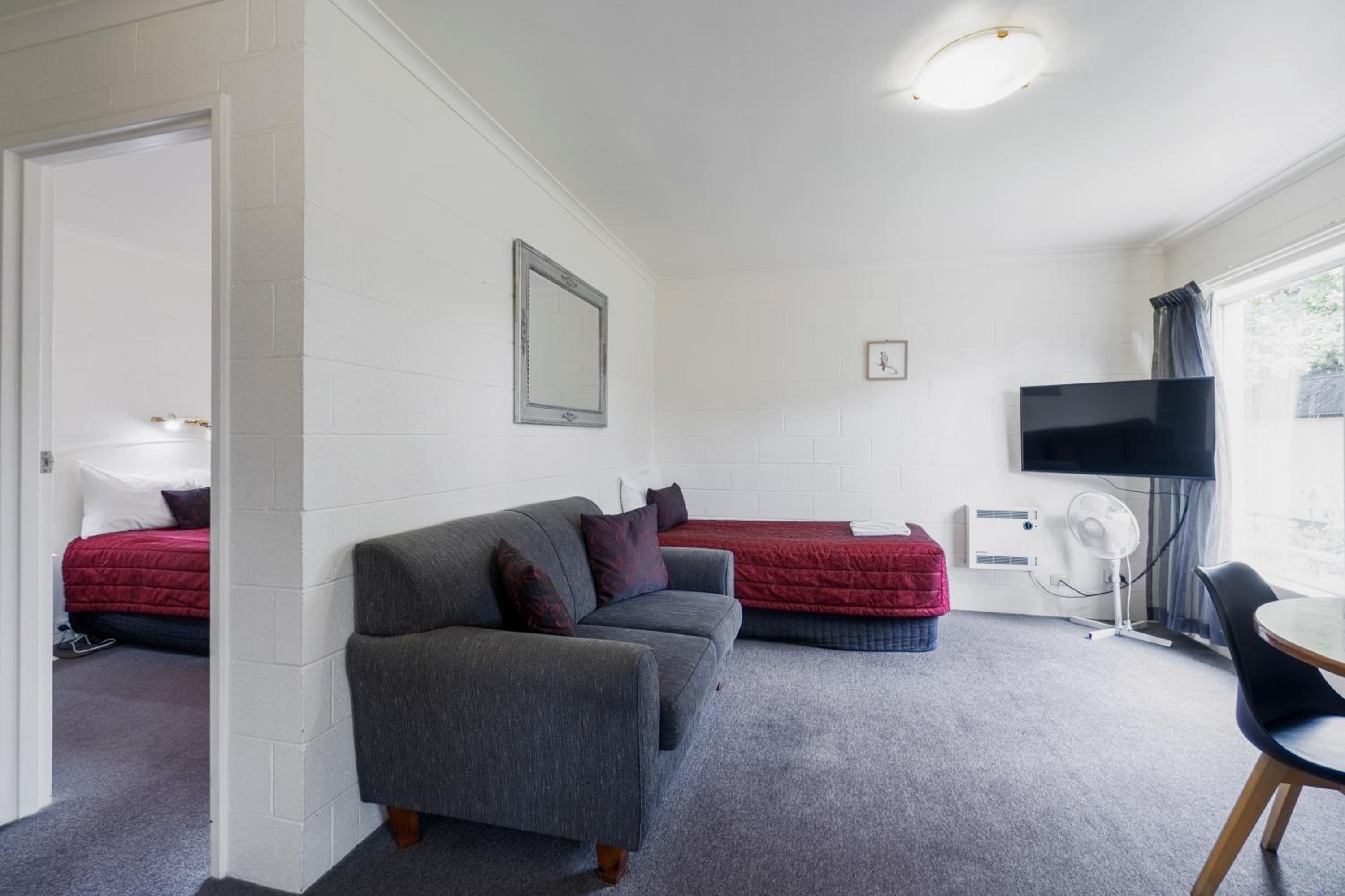 Economy One-Bedroom Apartment thumbnail 6