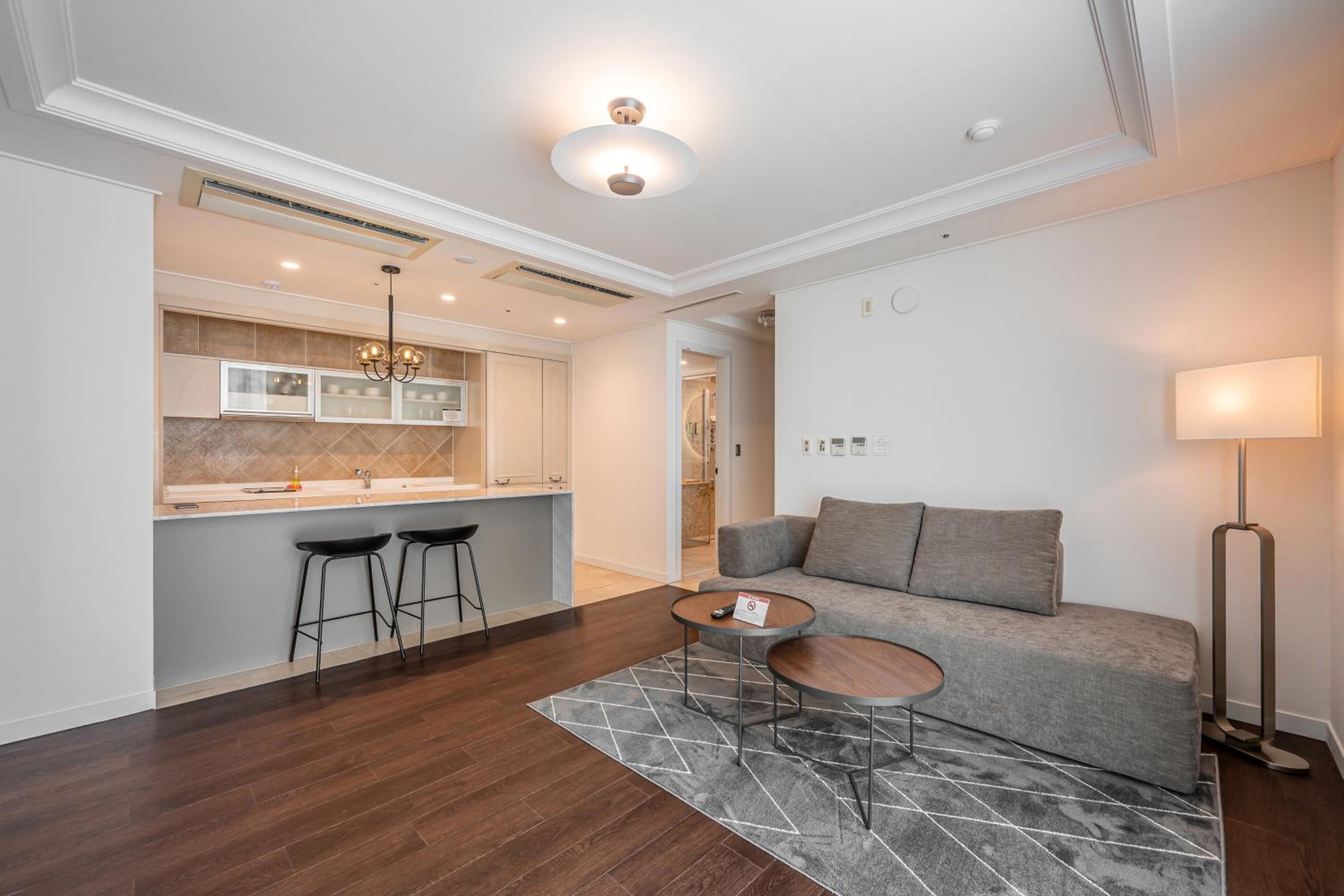 Suite - Photo 2