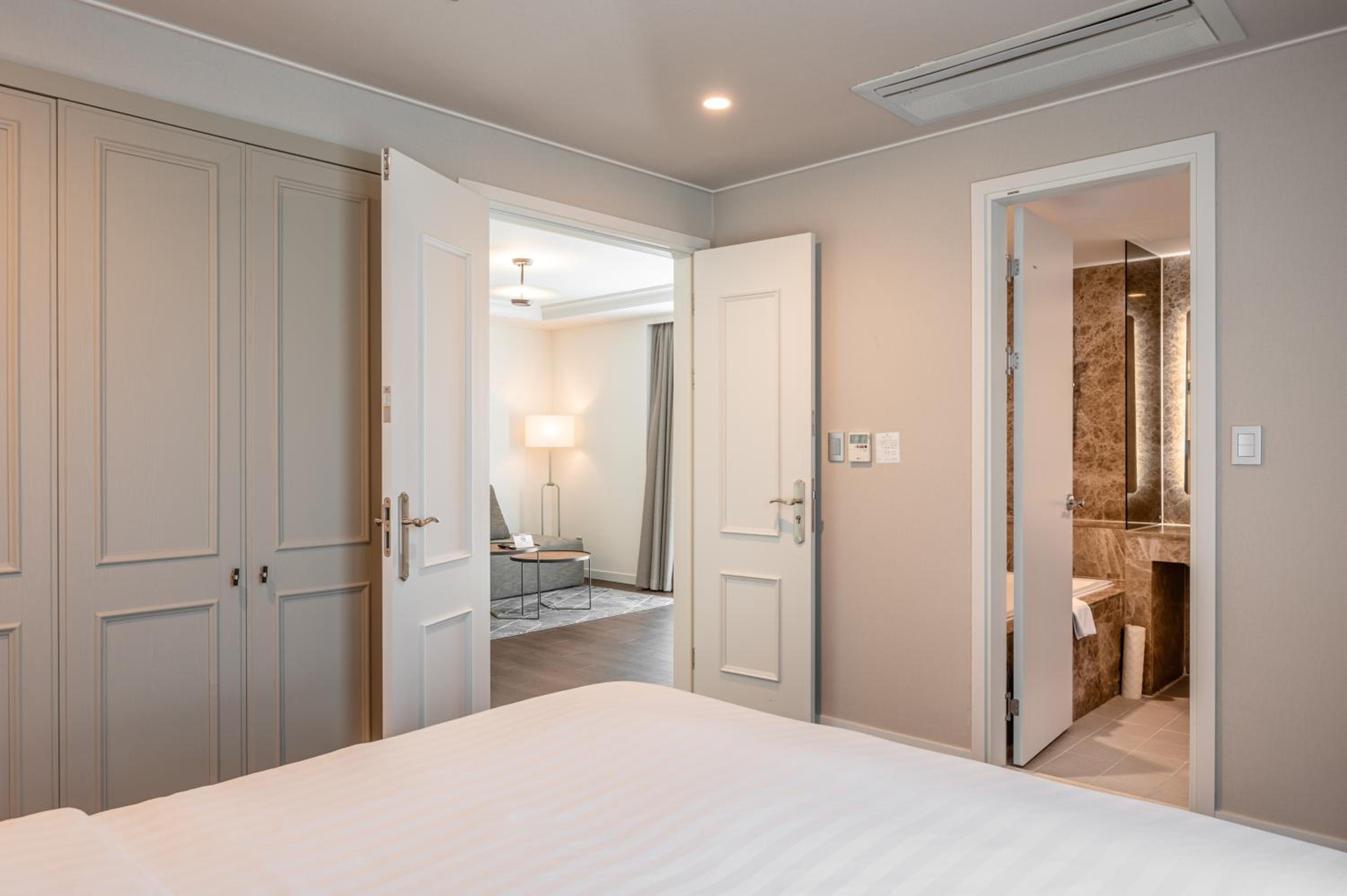 Suite - Photo 6