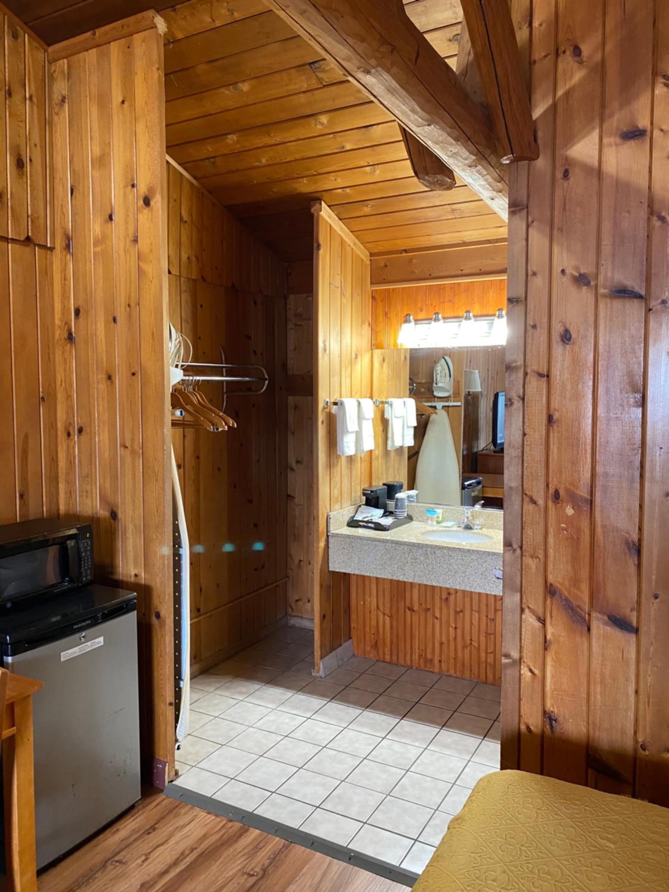 Deluxe Double Room with Two Double Beds - Non-Smoking - Photo 8
