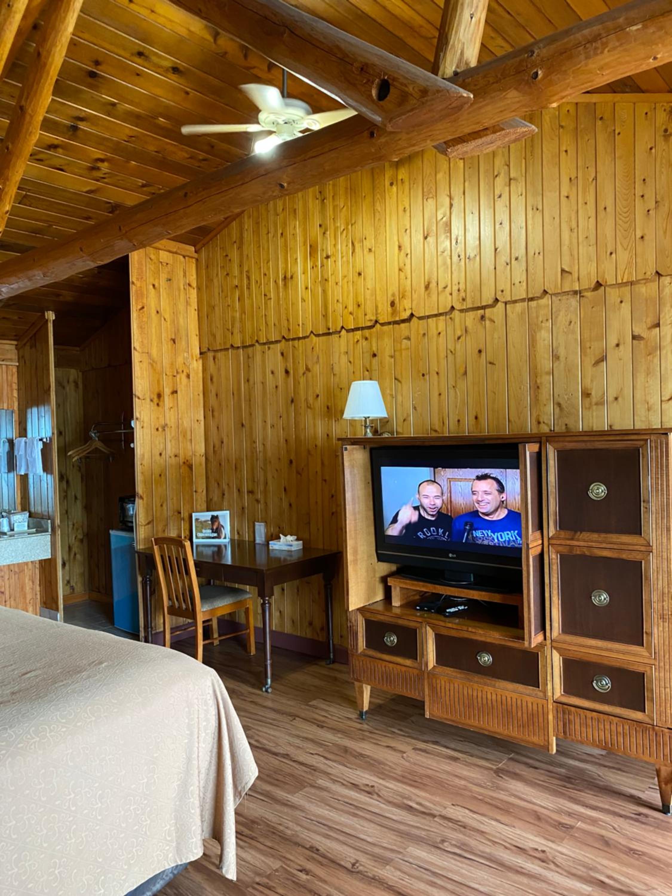 Deluxe King Room - Photo 4