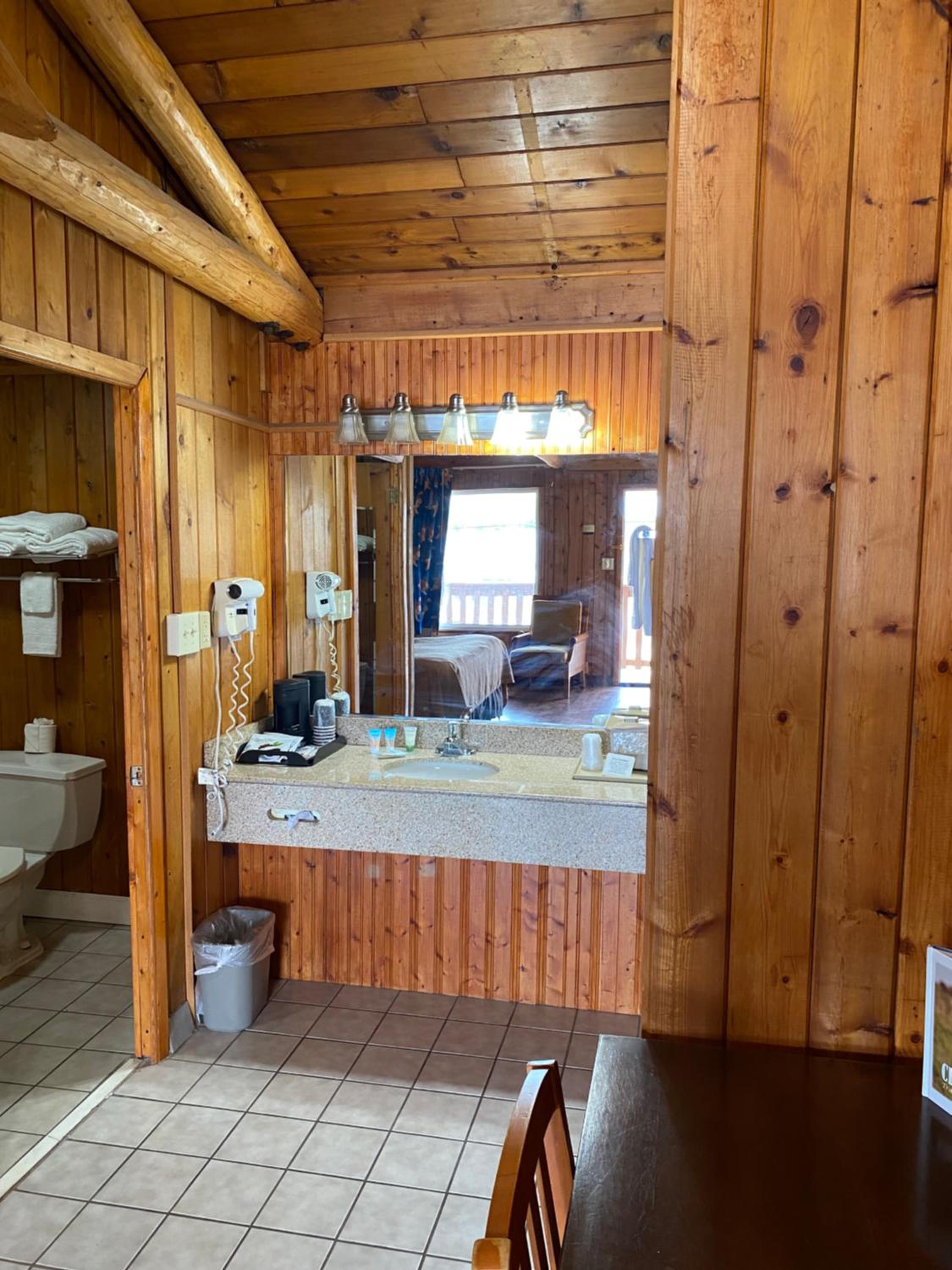 Deluxe King Room - Photo 5