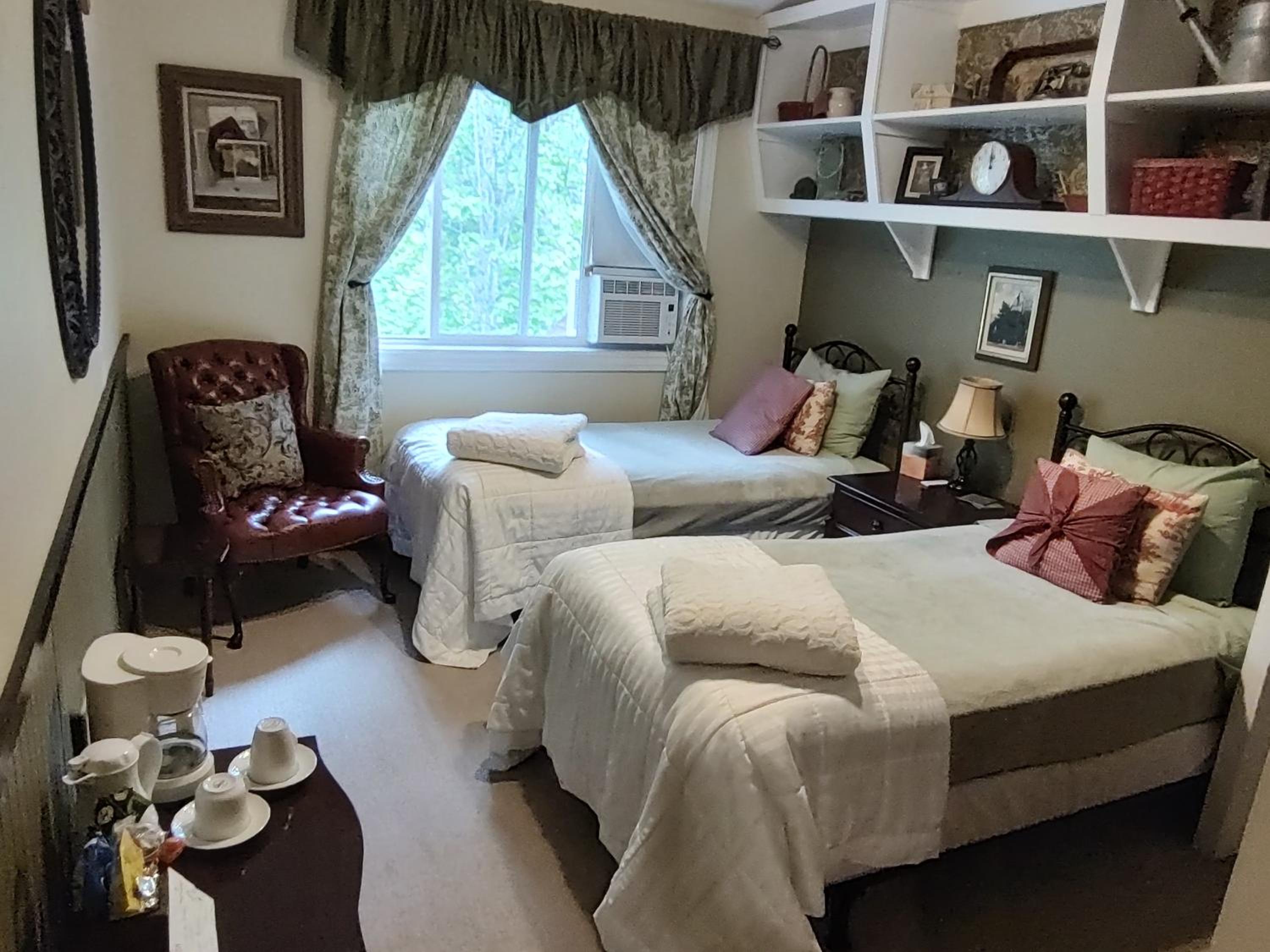Triple Room With Shared Bathroom