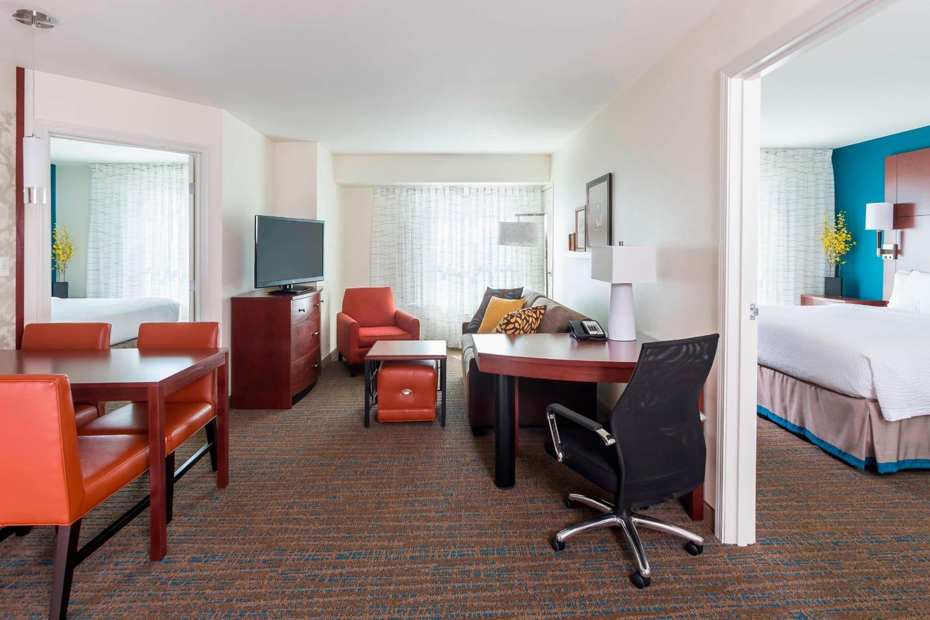 Two-Bedroom Suite with Roll-in Shower - Mobility and Hearing Accessible