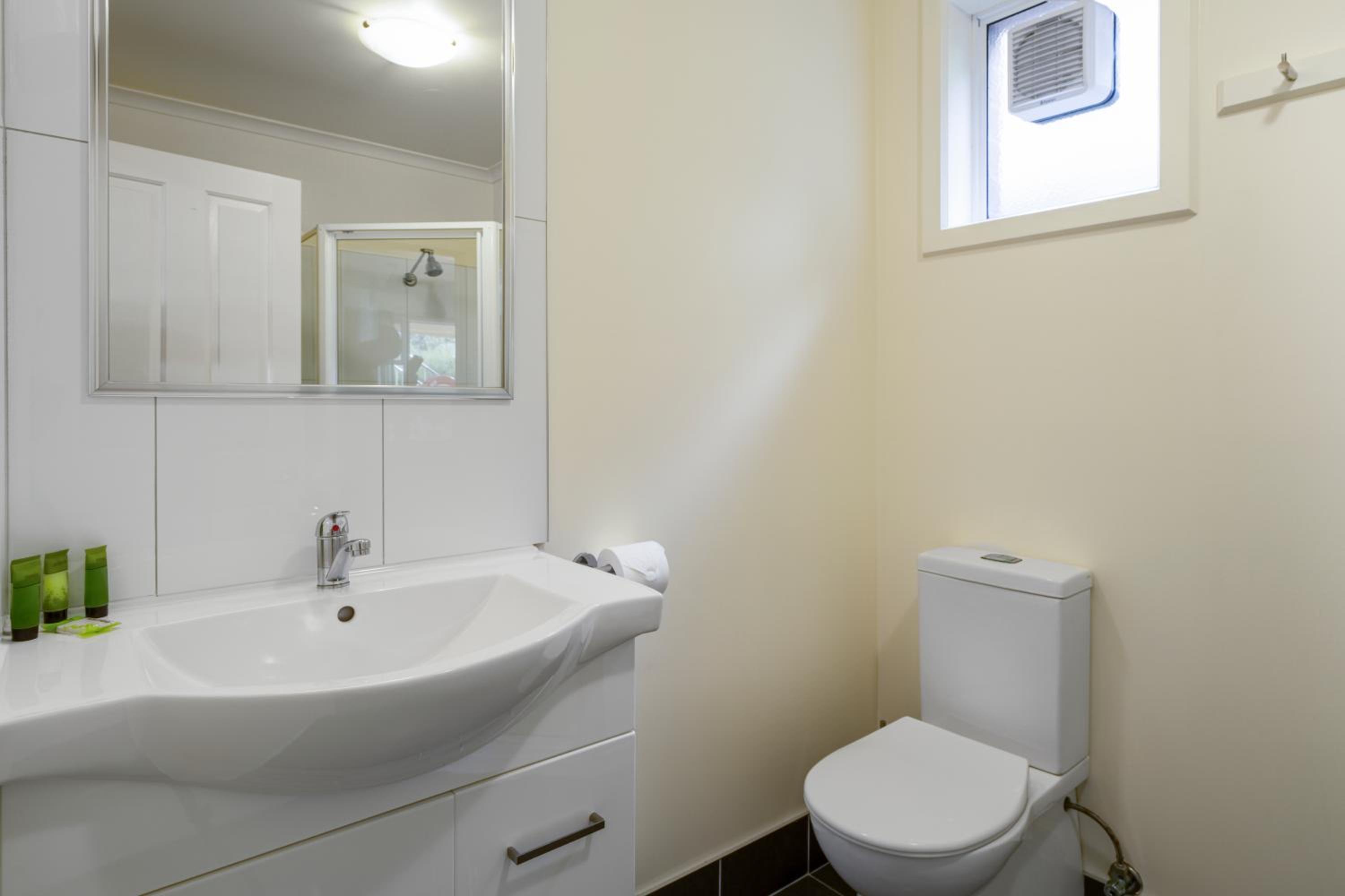 Two-Bedroom Apartment (4 Adults) thumbnail 6