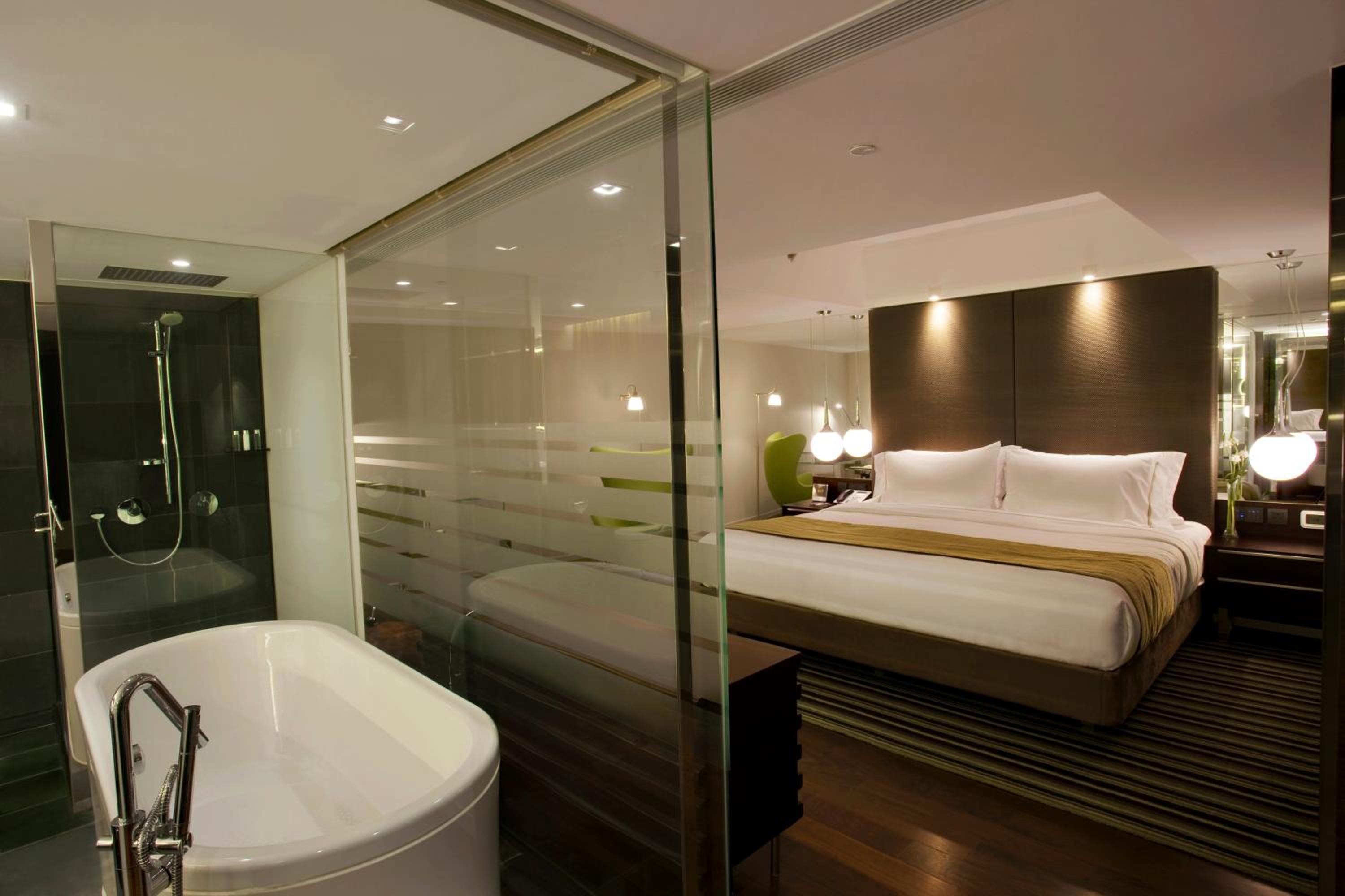 Mira Suite 100