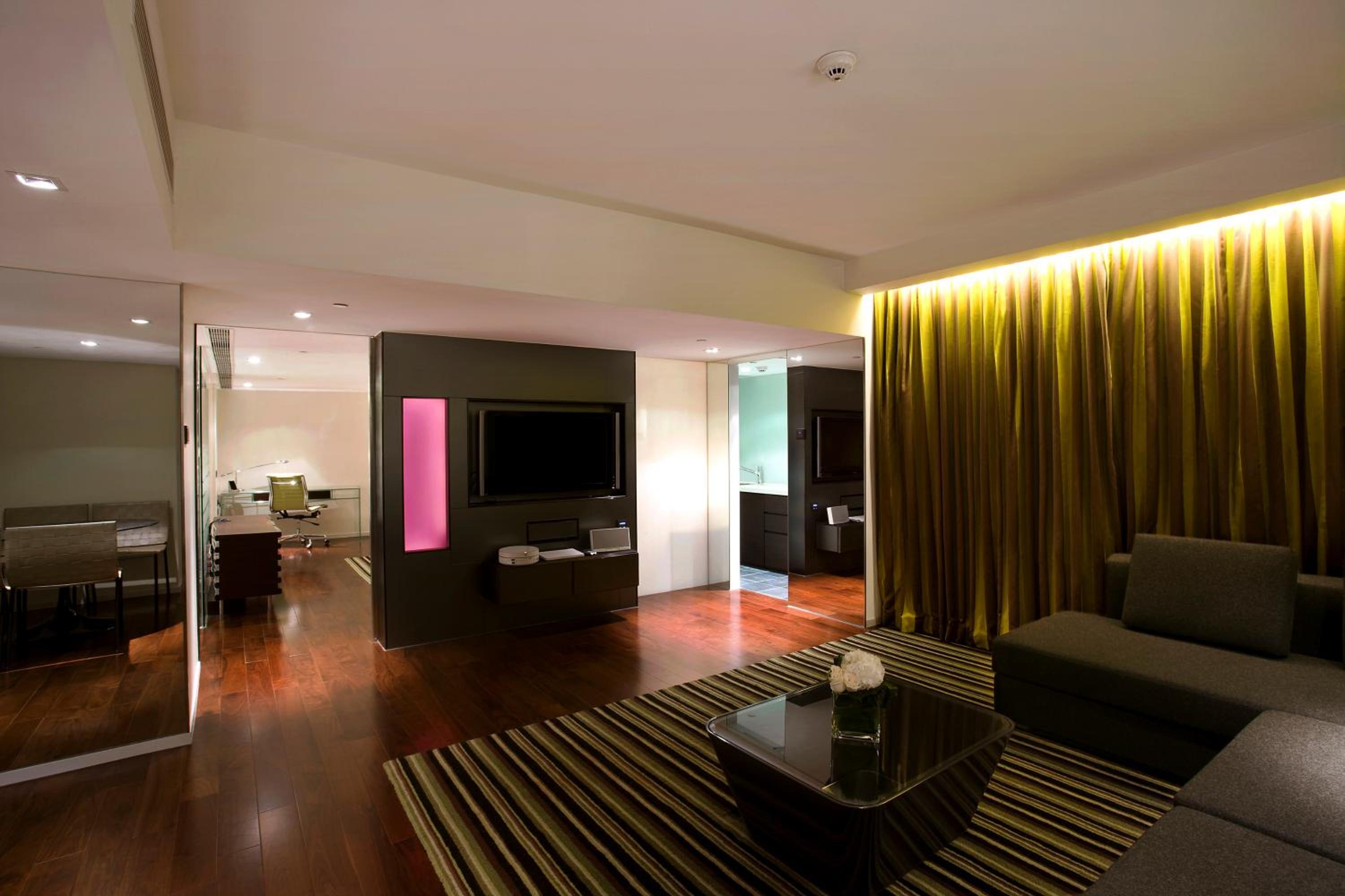 Mira Suite 100