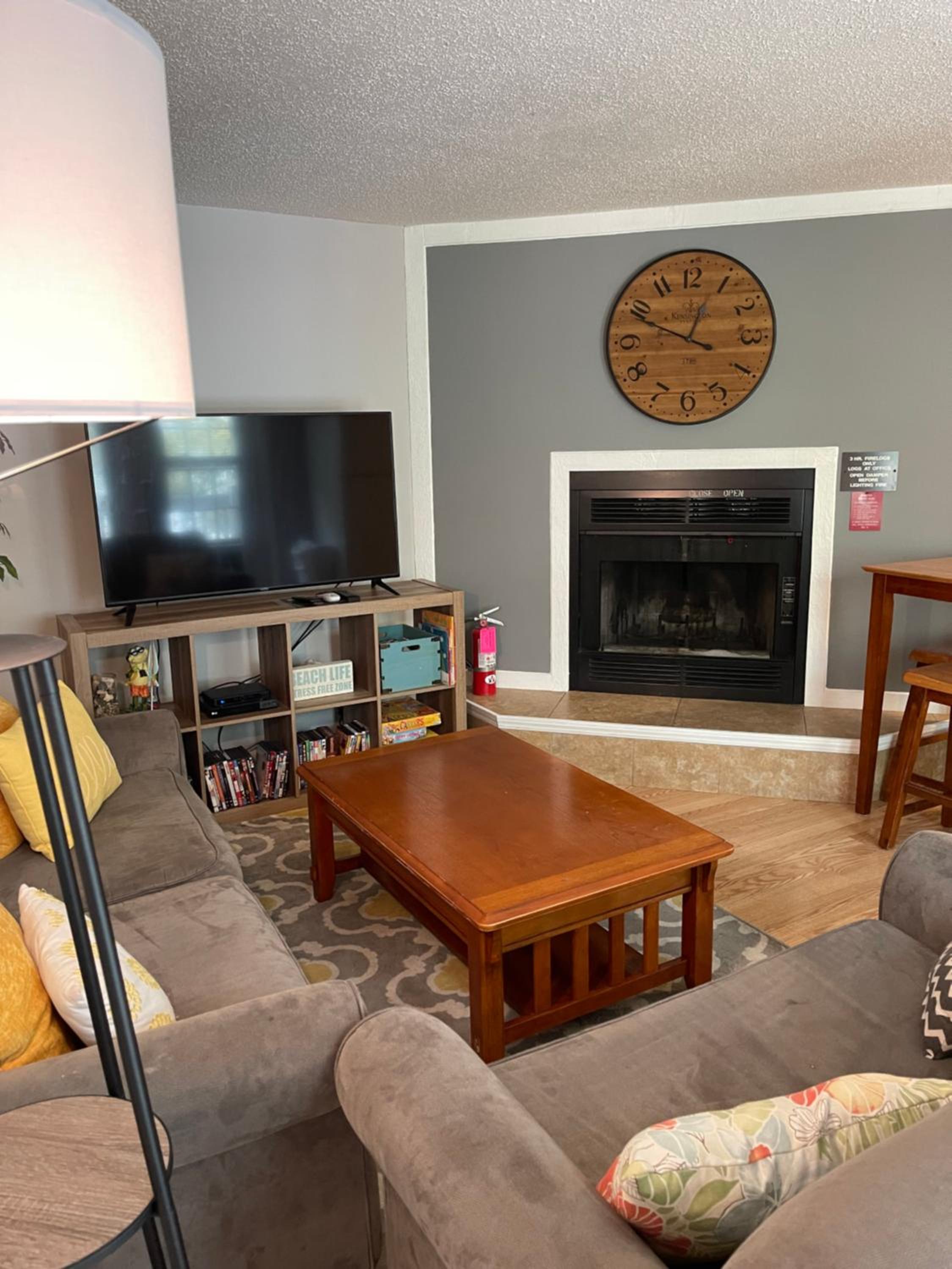 Two Bedroom with One Bathroom - Lakeside photo 1