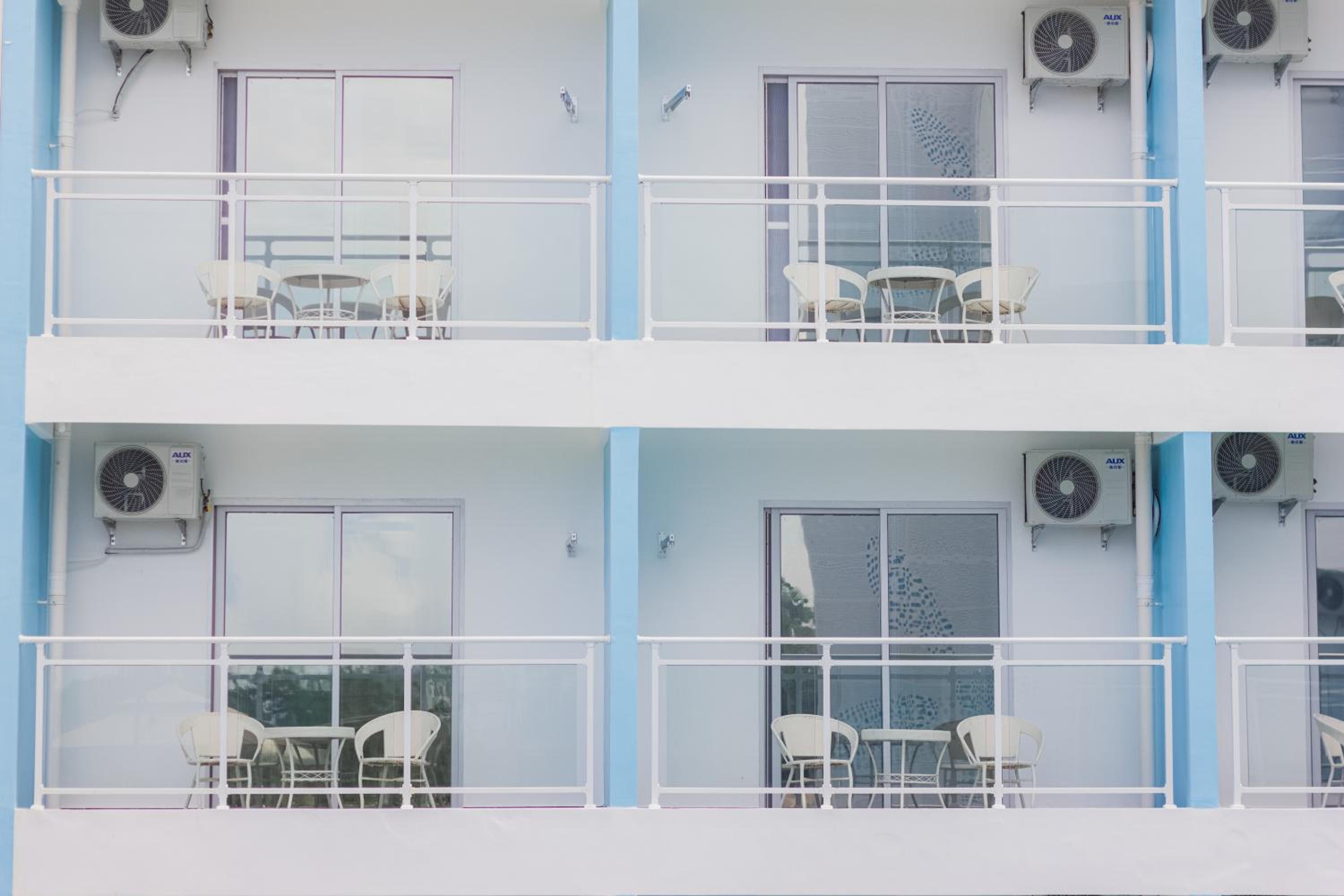 Twin Room with Pool View - Photo 44