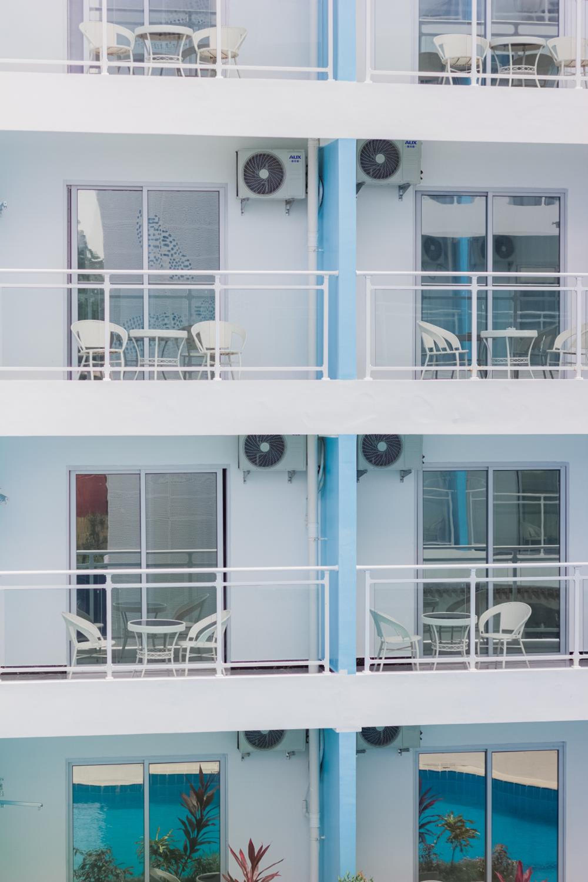 Twin Room with Pool View - Photo 47