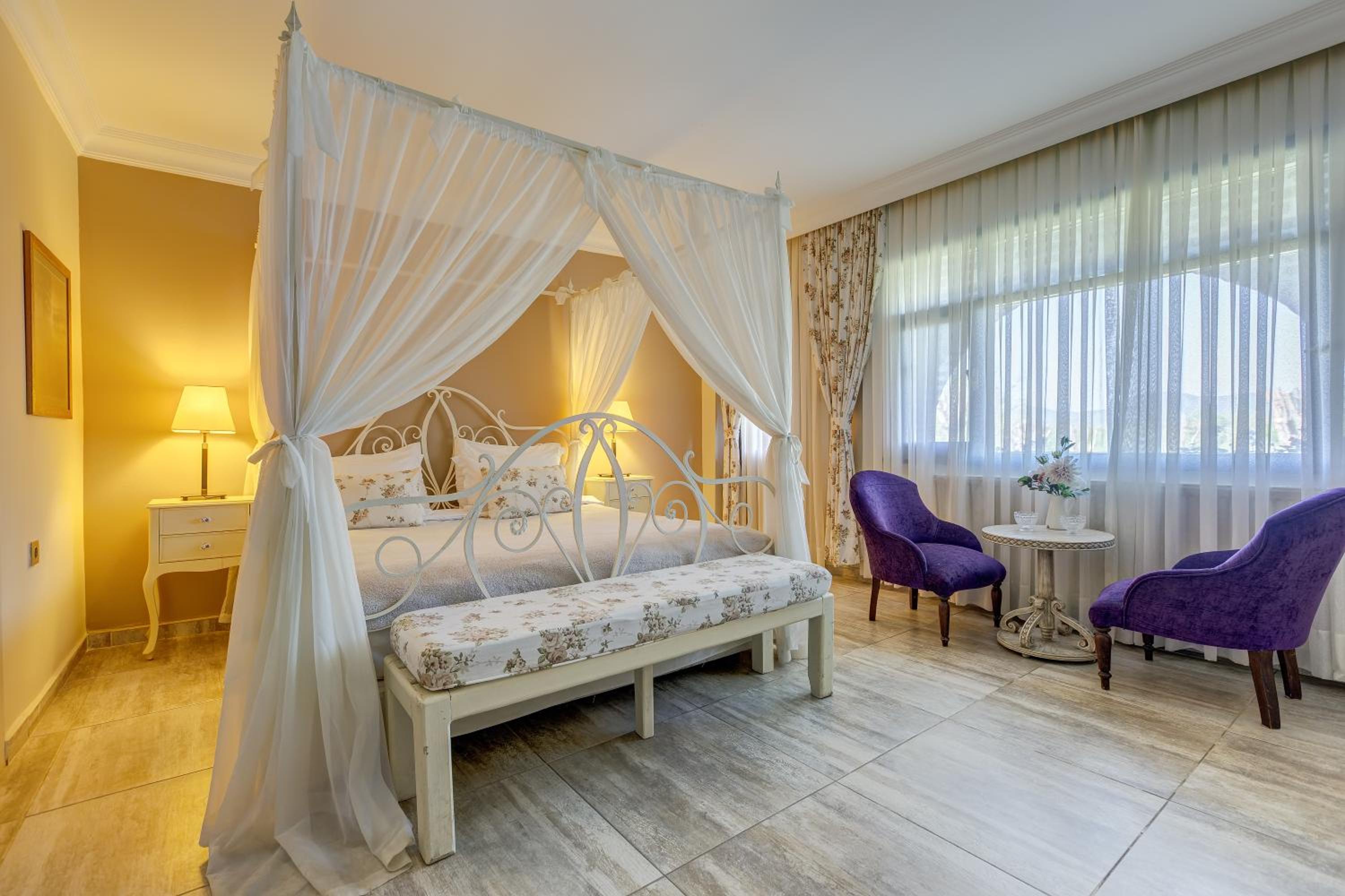 Double Room with Balcony & River View - Photo 24