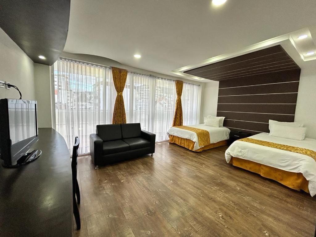 Standard Queen Room with Two Queen Beds photo 1