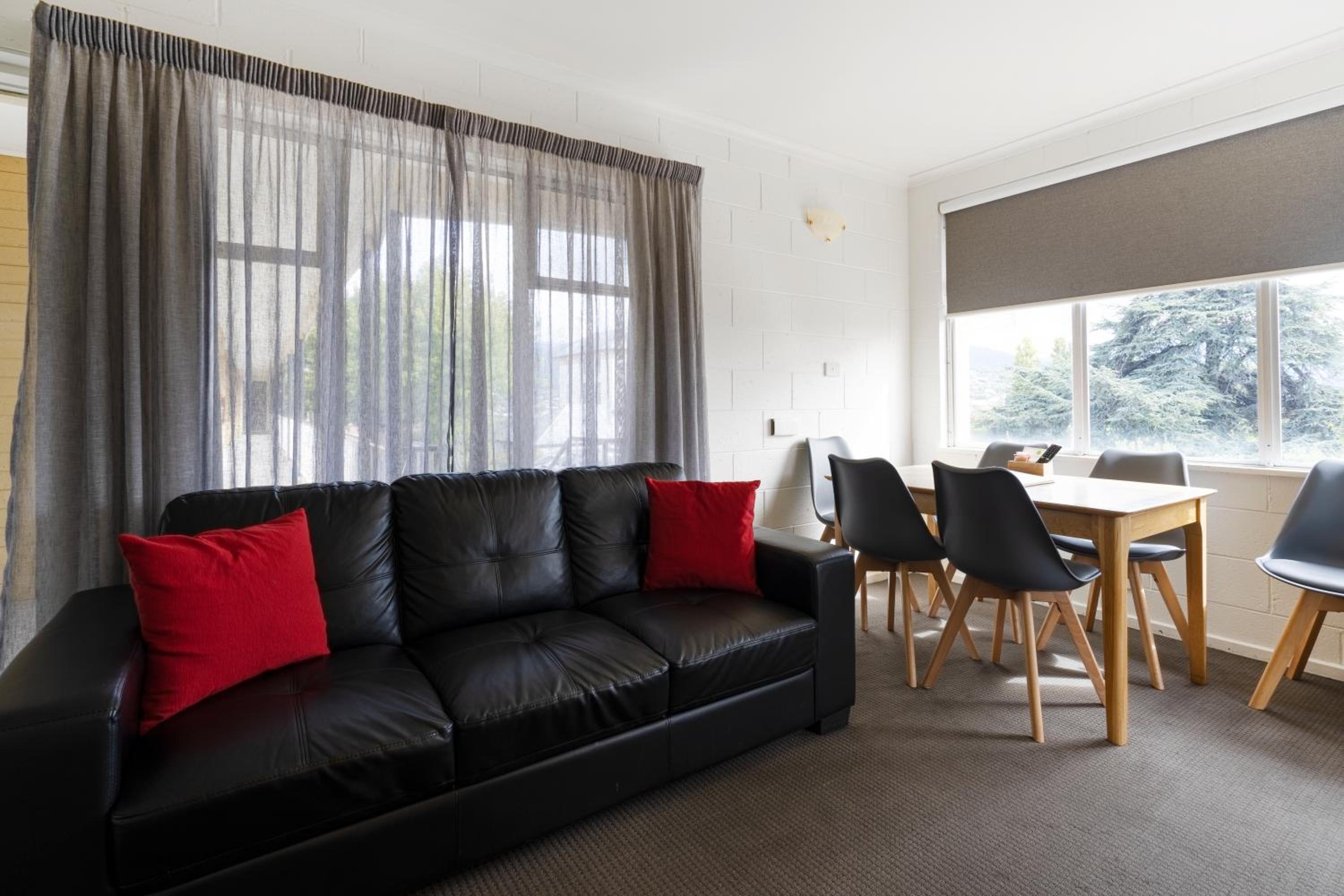 Two-Bedroom Apartment thumbnail 5