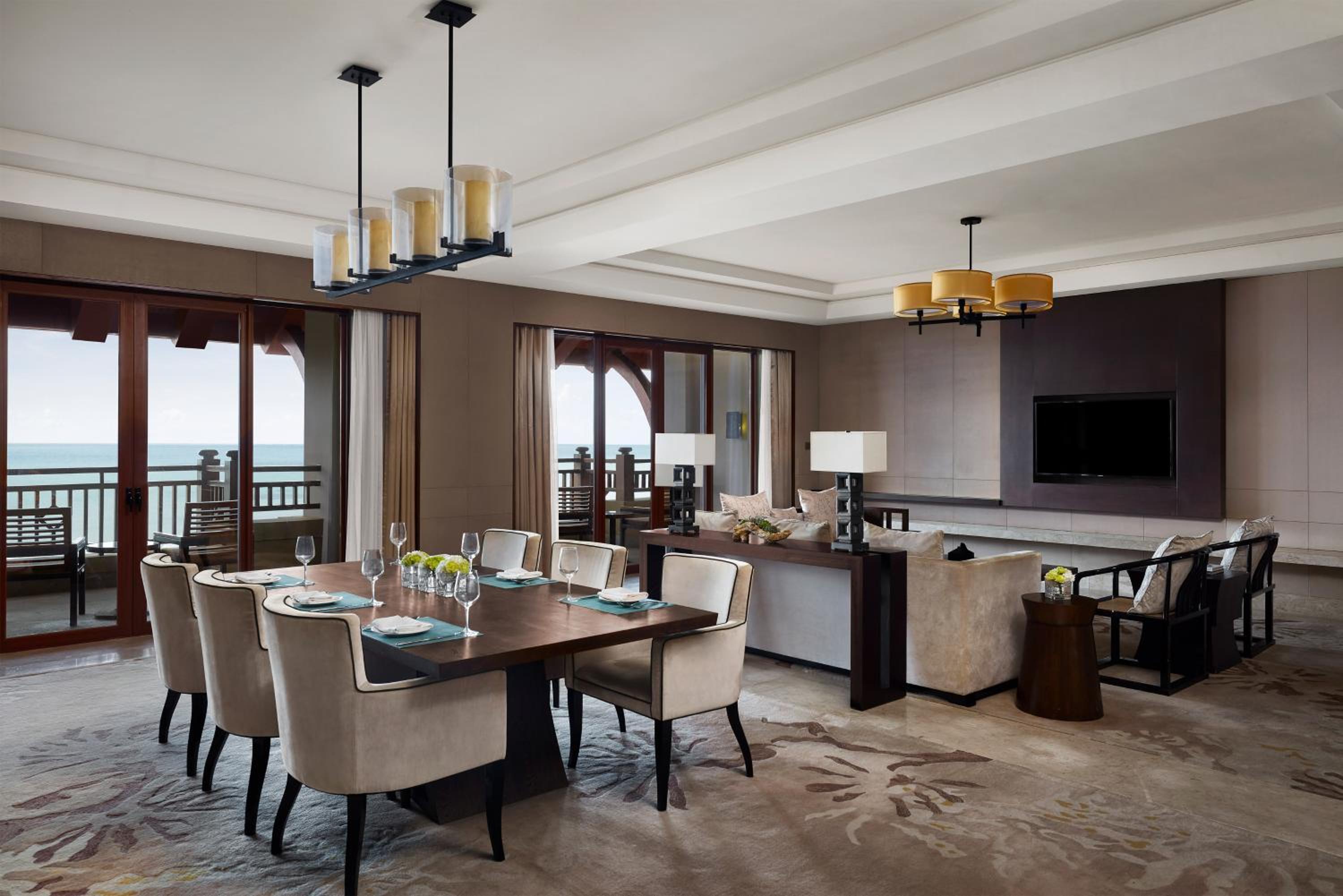 CEO Suite photo 2