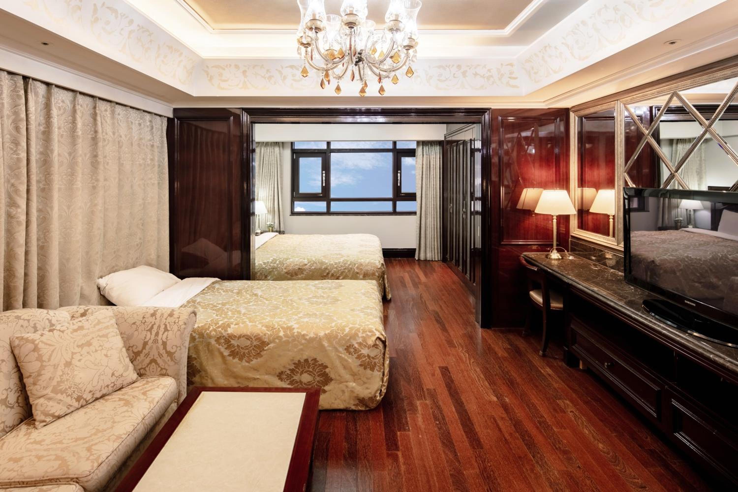 Two-Bedroom Suite - Photo 11