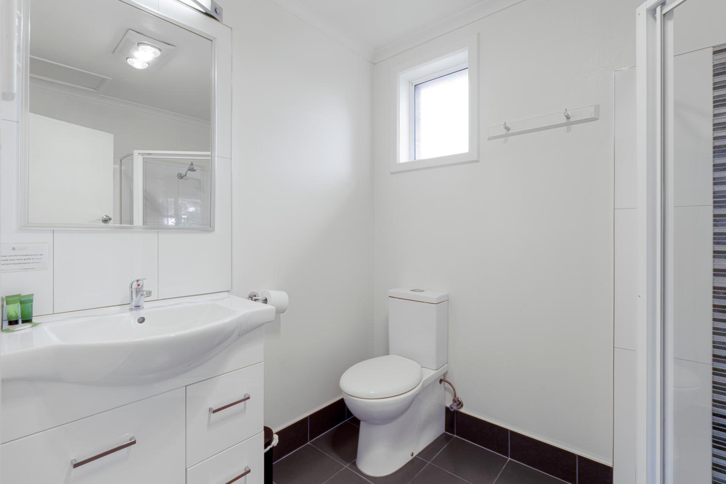 Two-Bedroom Apartment (5 Adults) - Photo 8