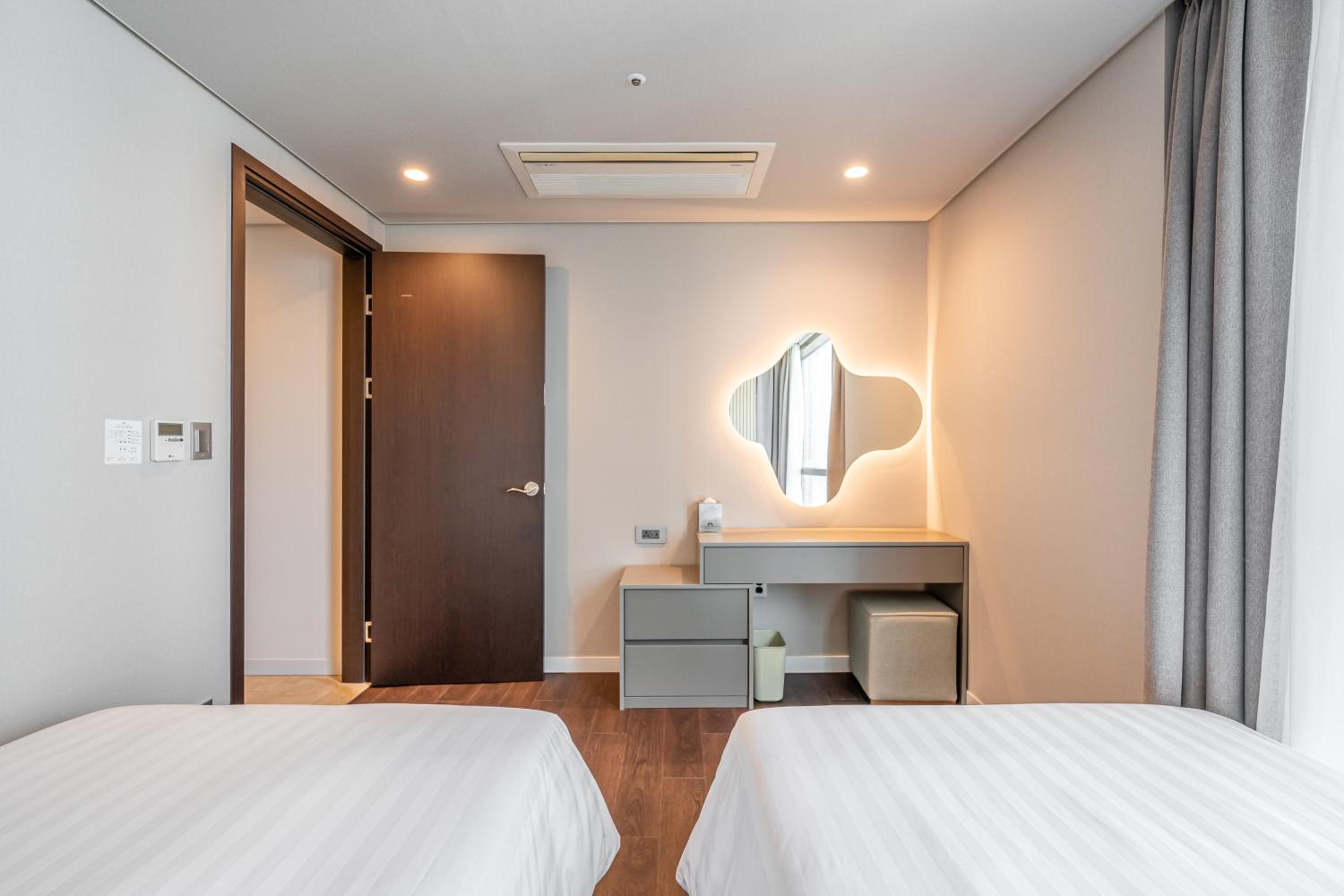 Family Suite - Photo 9