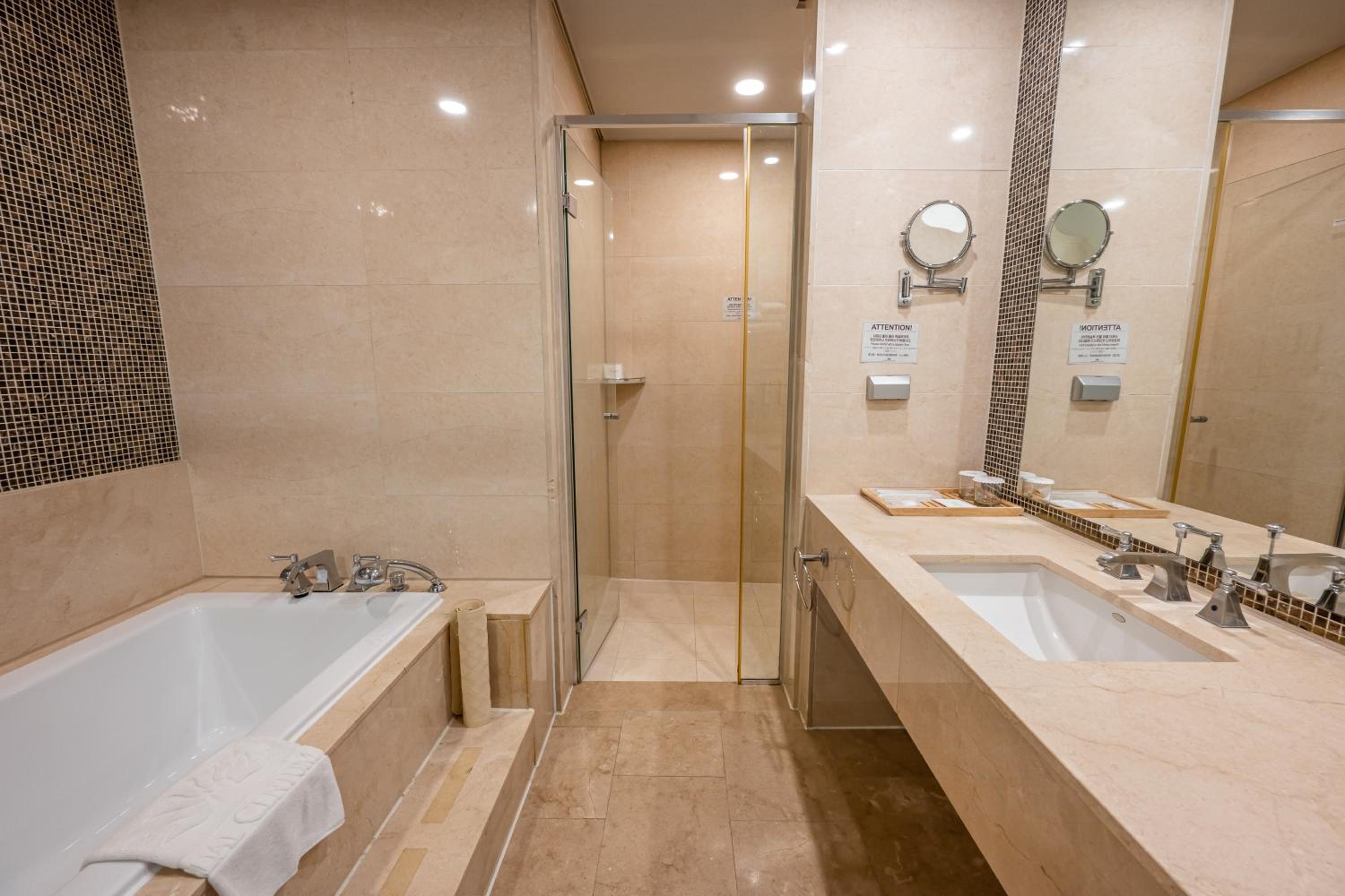 Family Suite - Photo 12