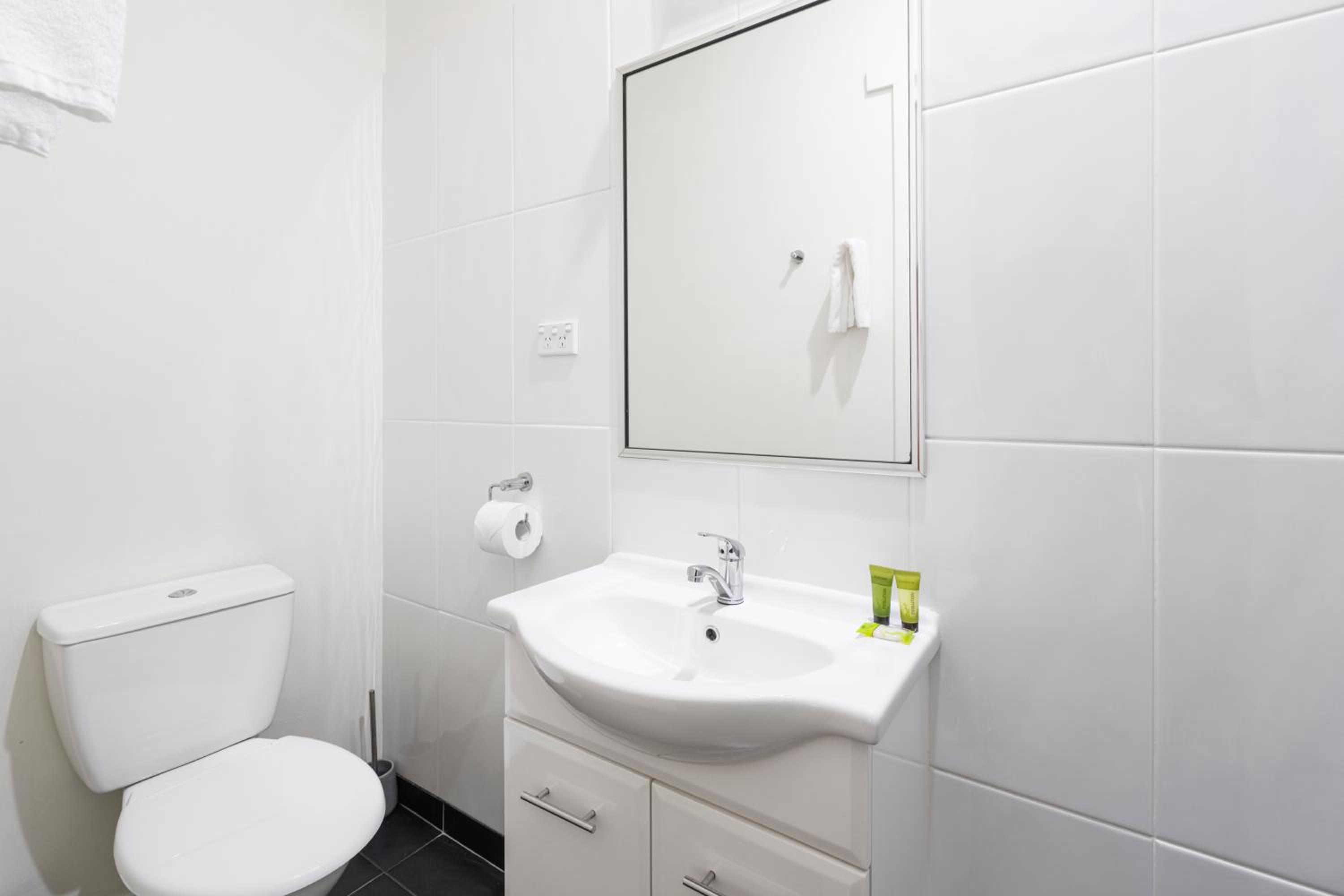 Three-Bedroom Apartment (8 Adults) thumbnail 6