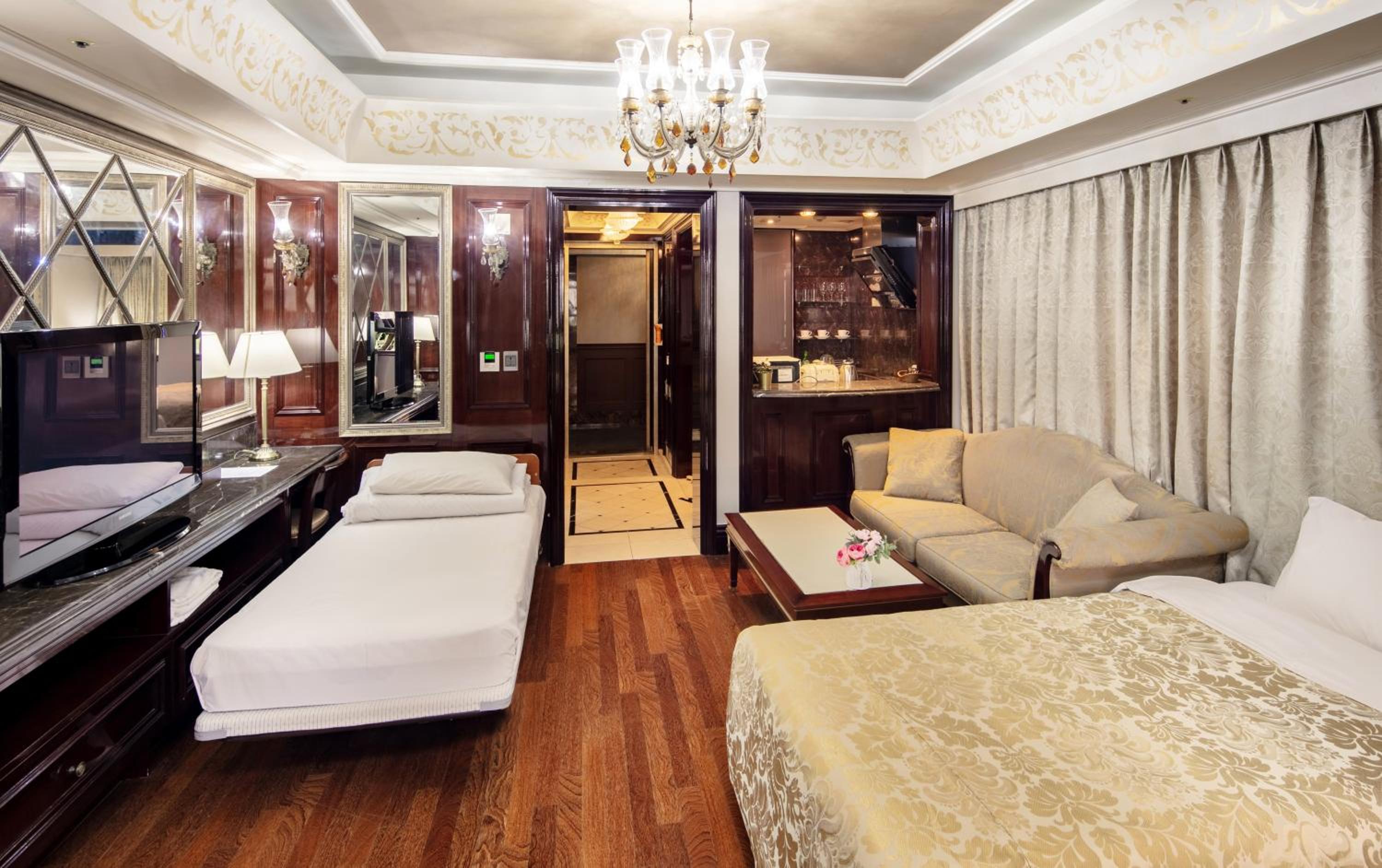 Quadruple Room (randomly assigned bed type) - Photo 2