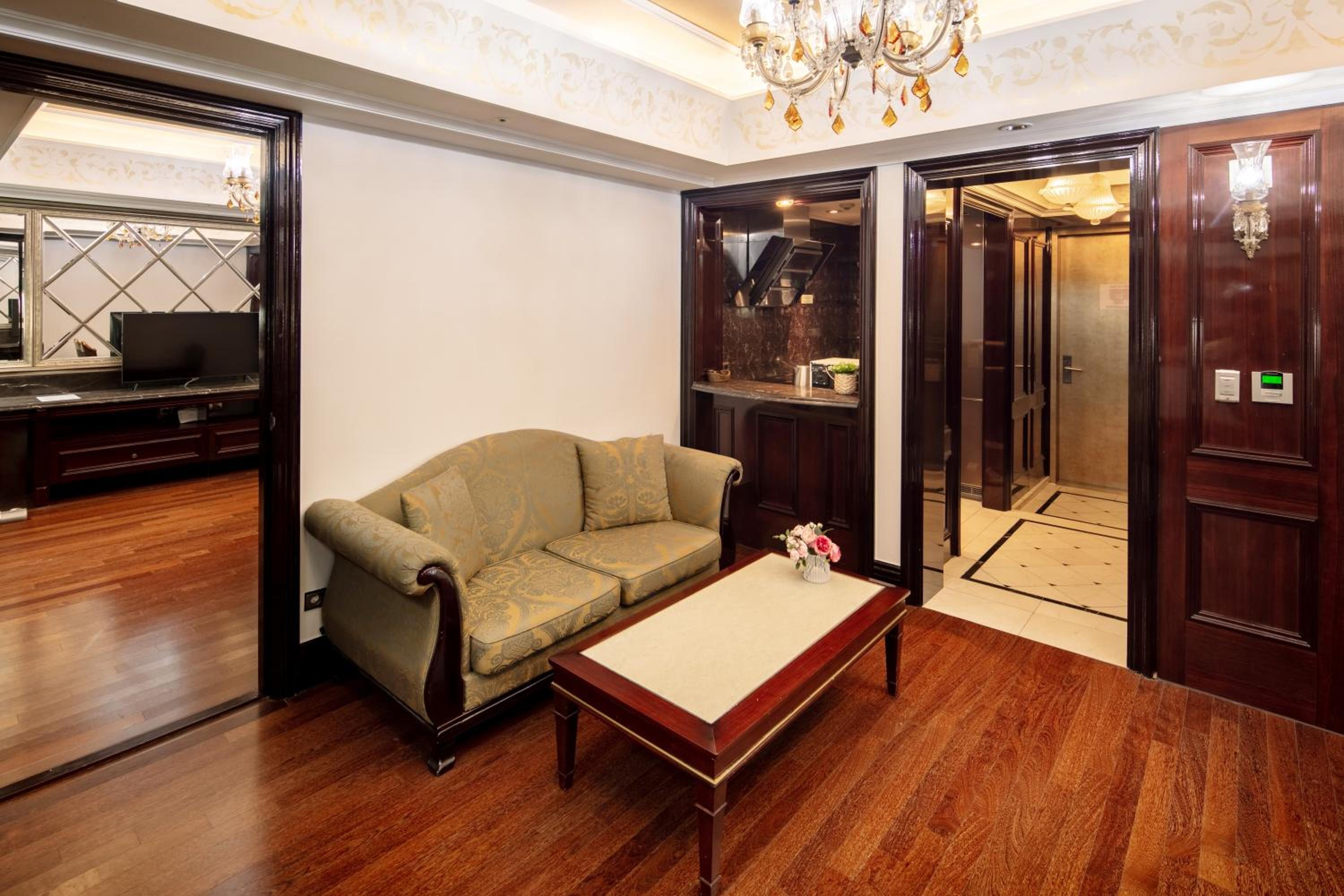 Two-Bedroom Suite - Photo 7