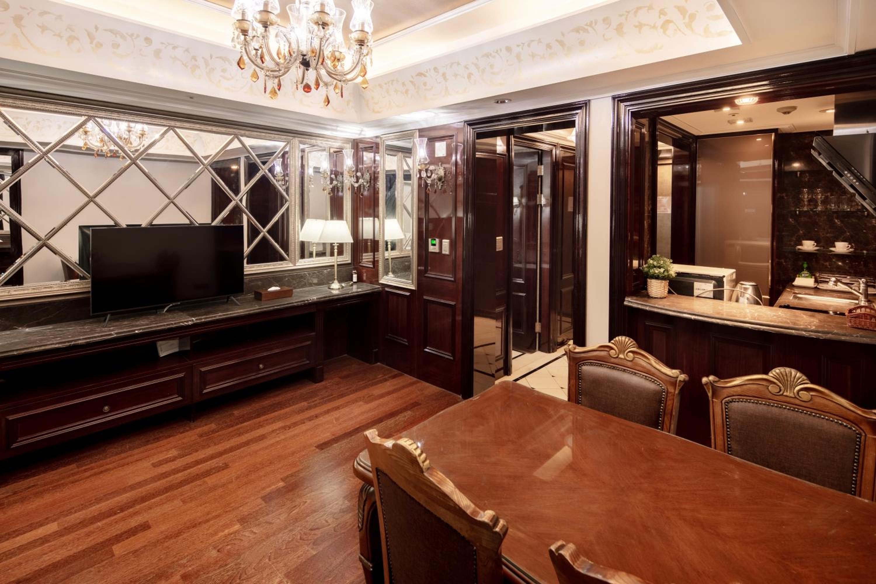 Two-Bedroom Suite - Photo 6