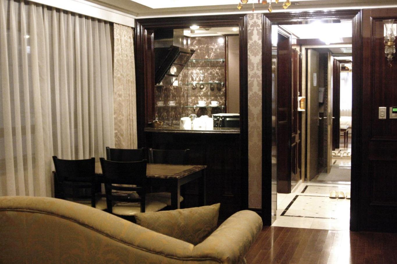 Two-Bedroom Suite - Photo 10