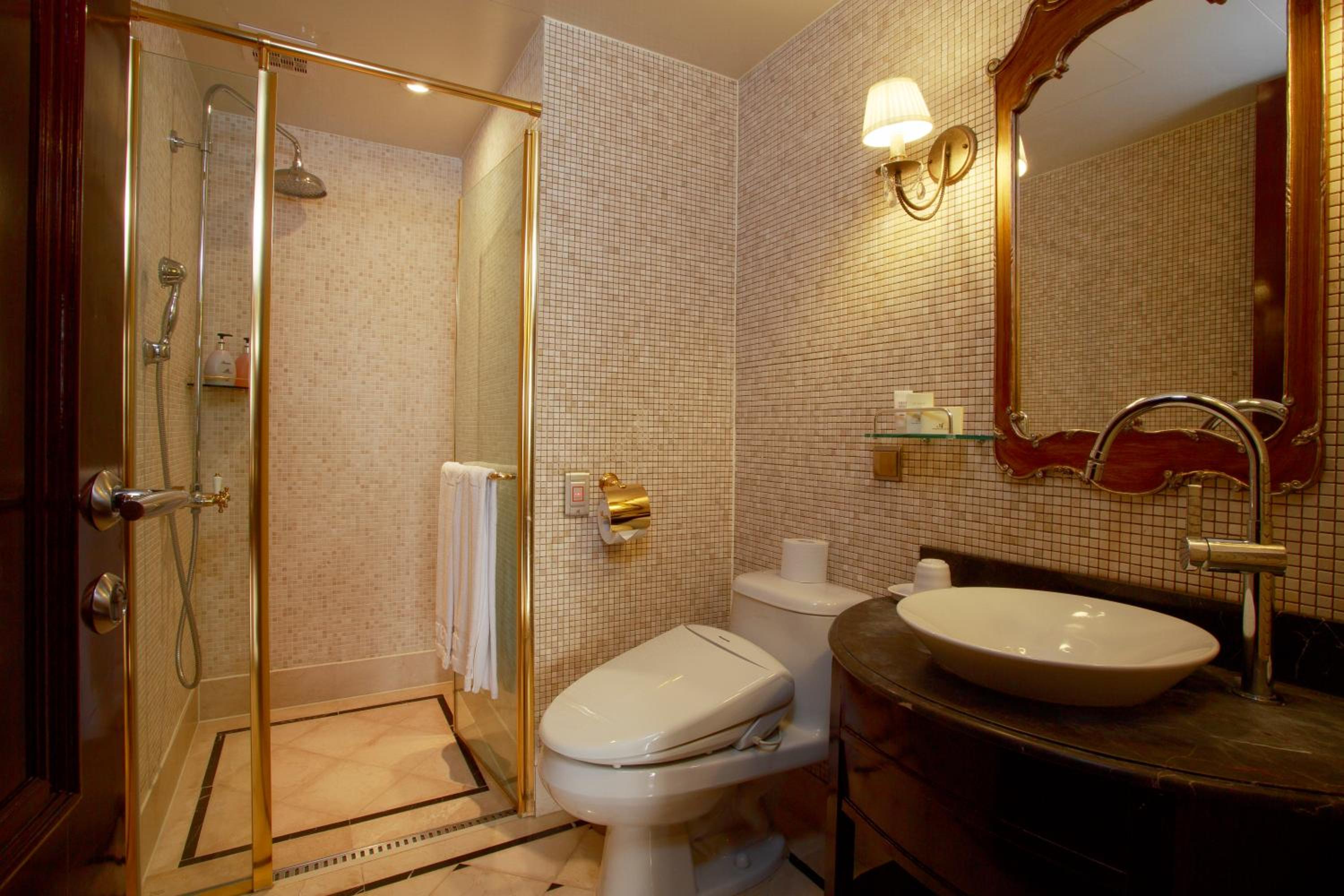 Two-Bedroom Suite - Photo 3