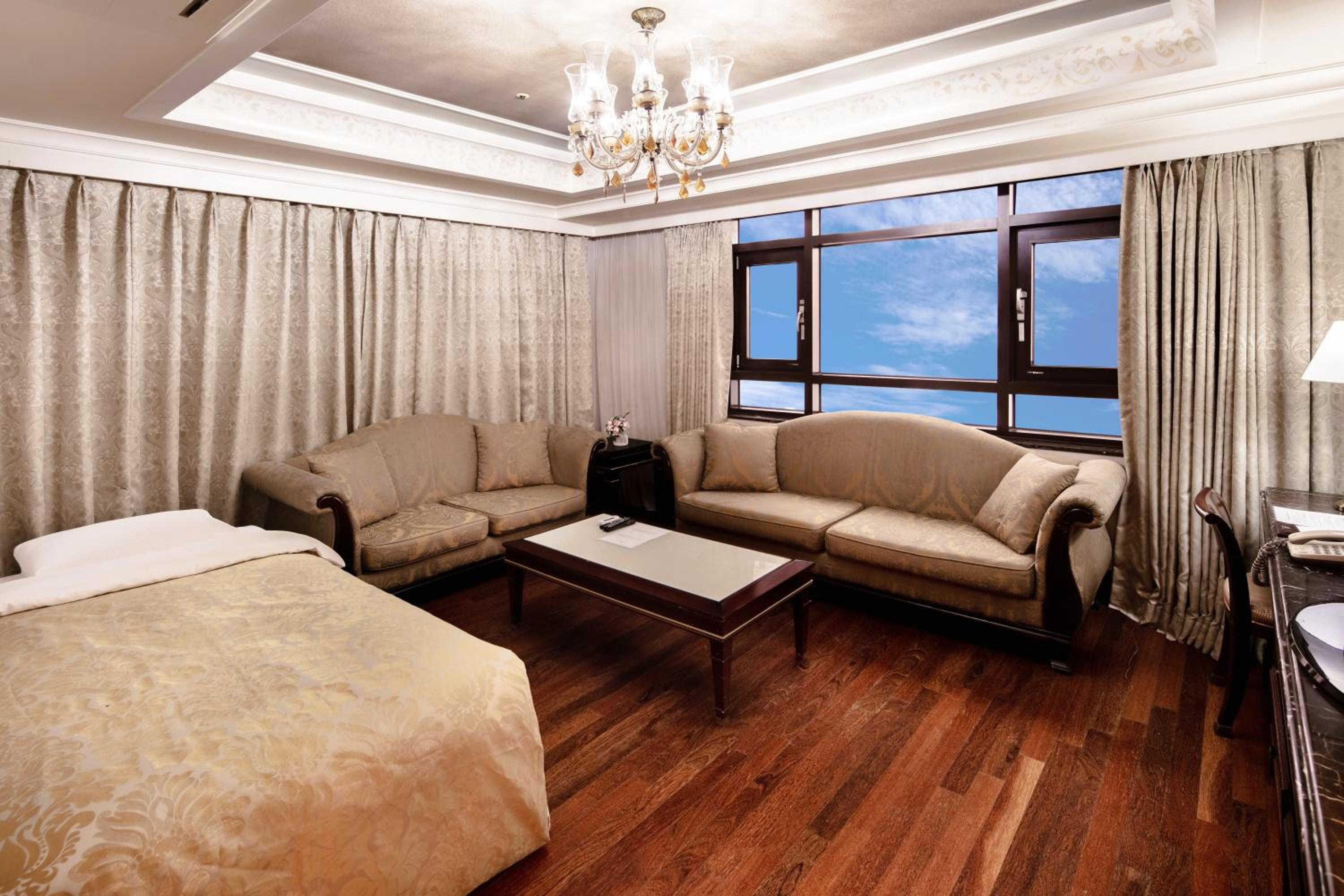 Two-Bedroom Suite - Photo 18