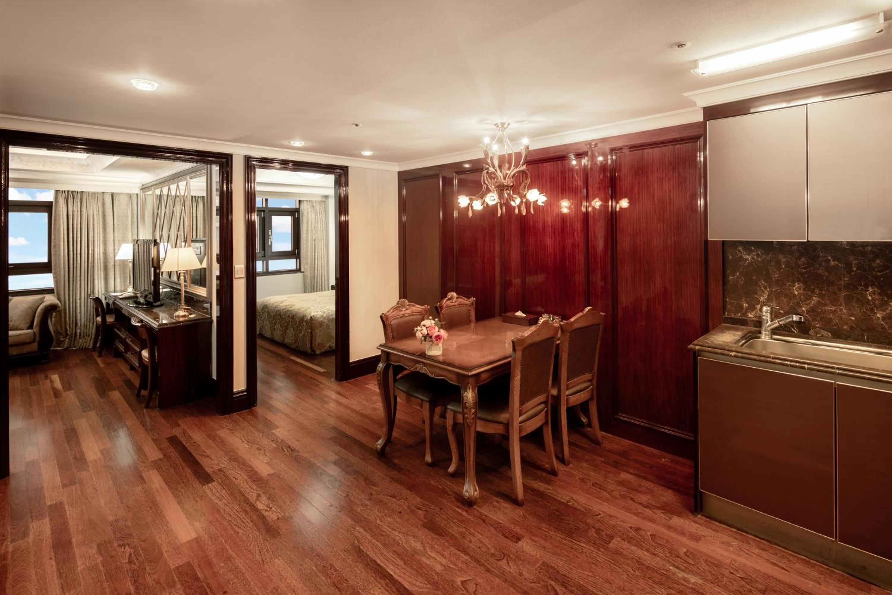 Two-Bedroom Suite - Photo 15