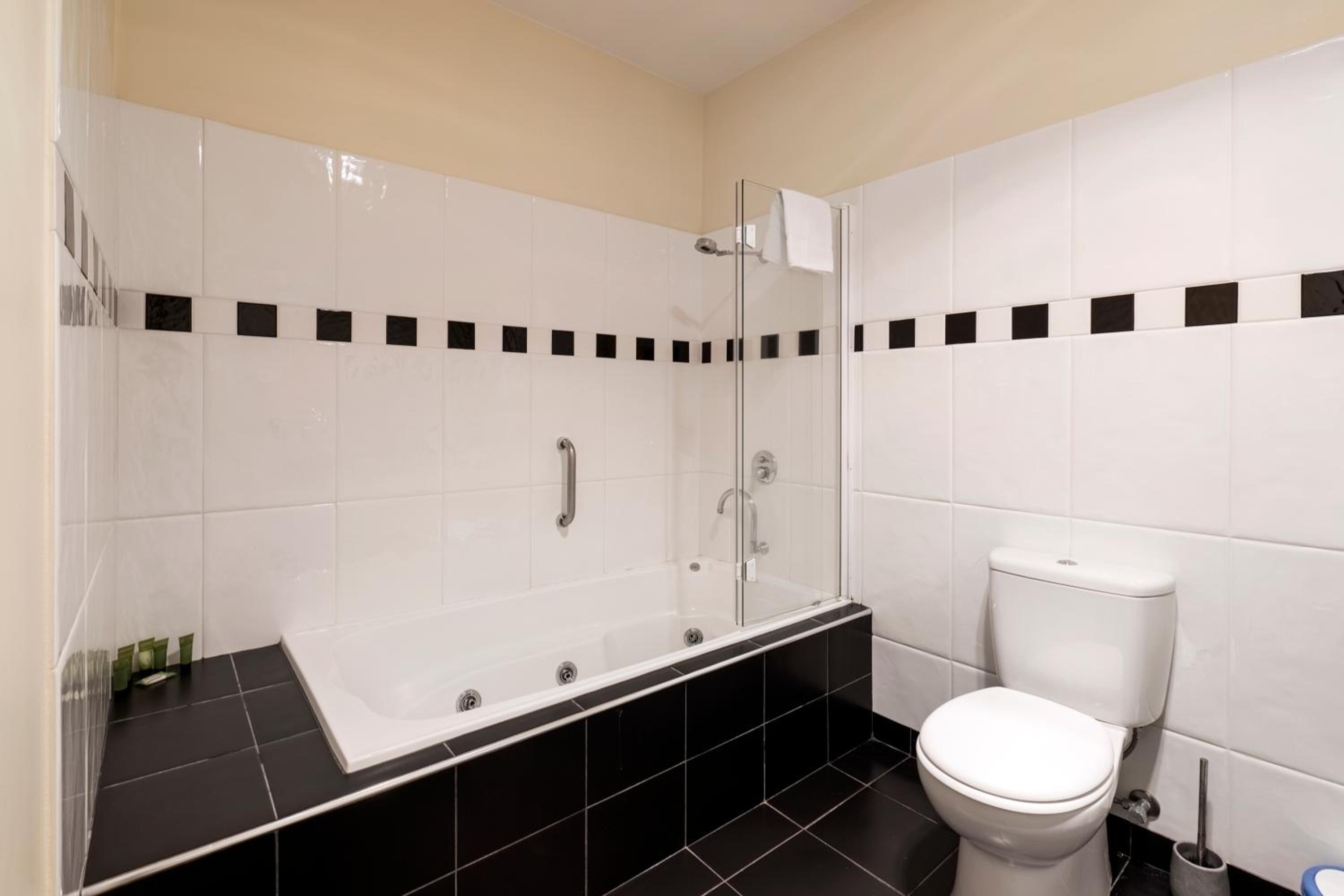 One-Bedroom Apartment - Photo 10