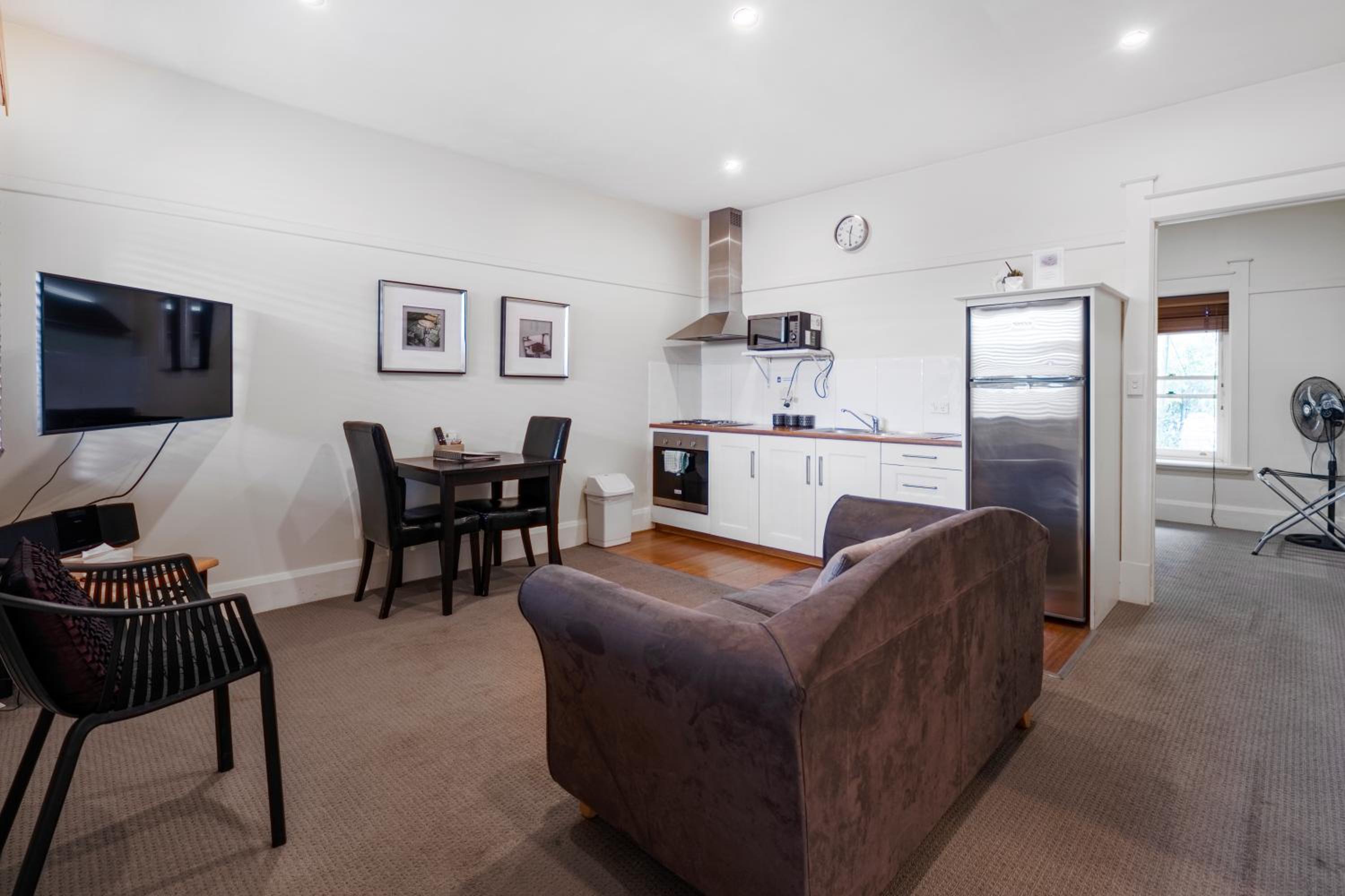One-Bedroom Apartment - Photo 12