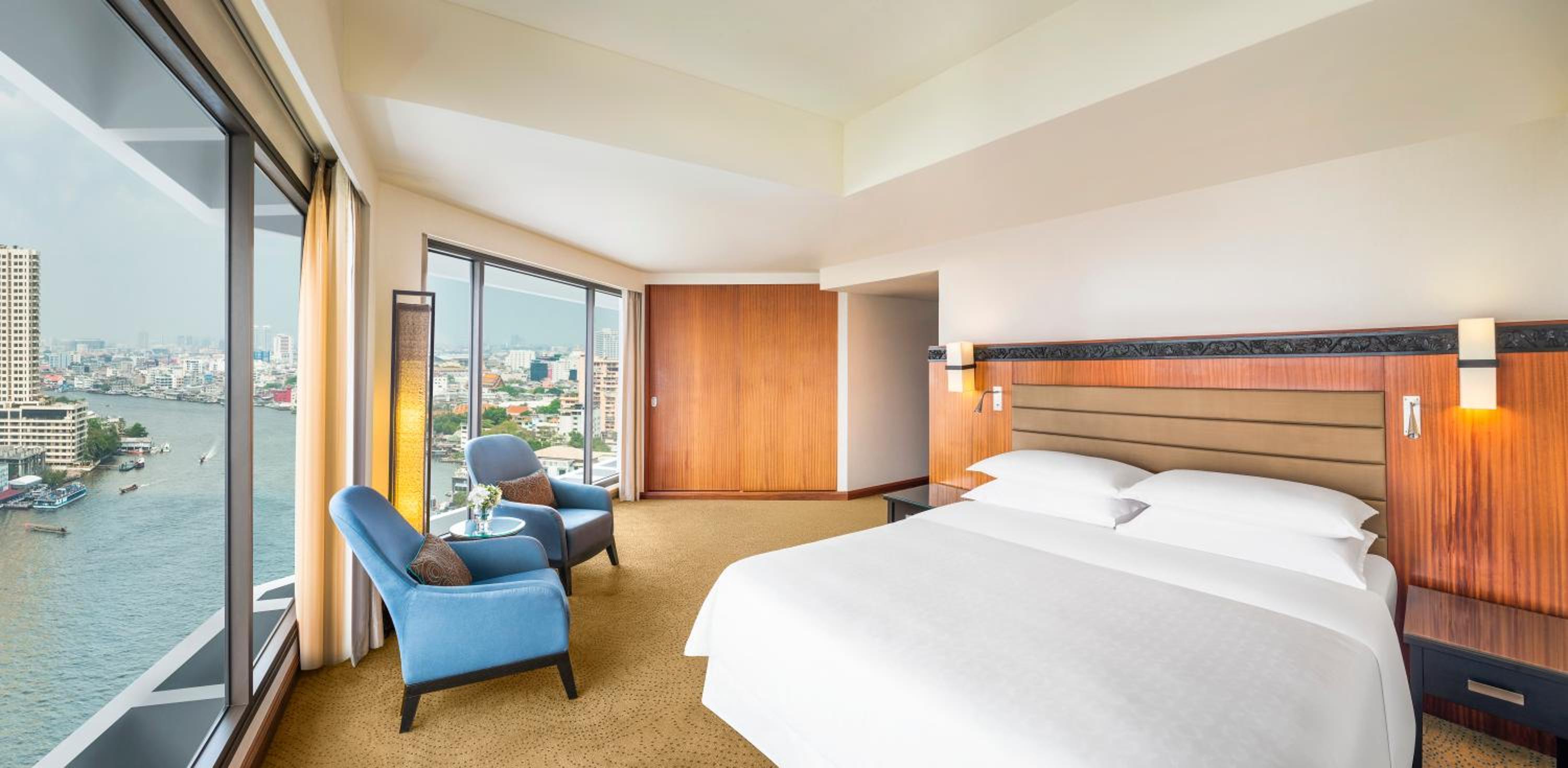 Executive, Club lounge access, 1 Bedroom Executive Suite, 1 King, River view