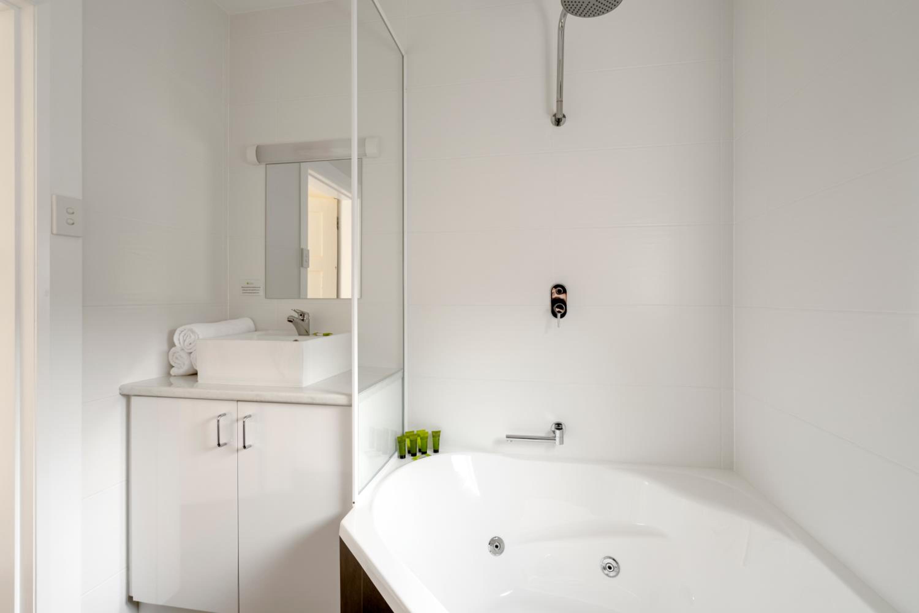 One-Bedroom Apartment - Photo 7