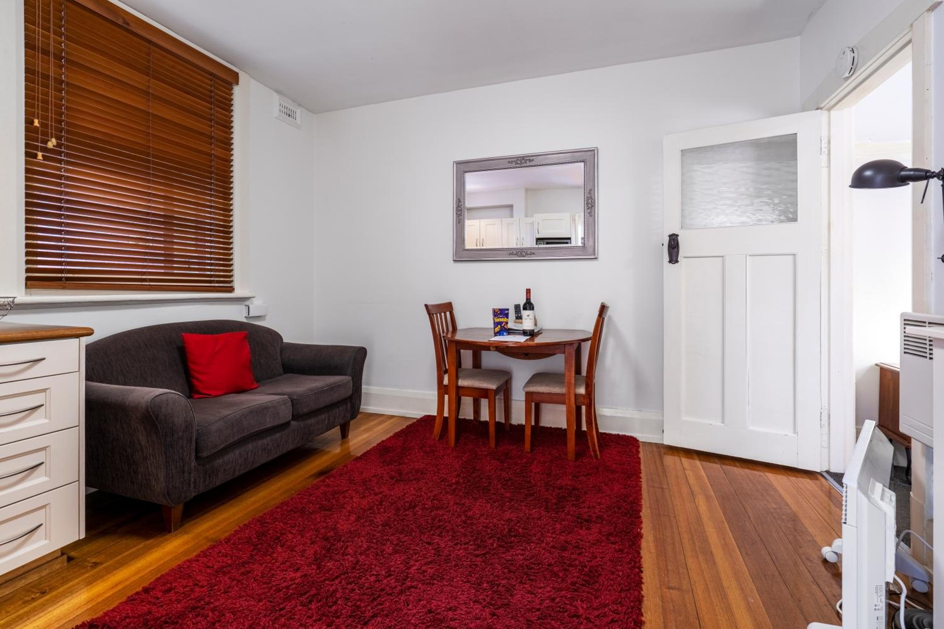 One-Bedroom Apartment - Photo 5