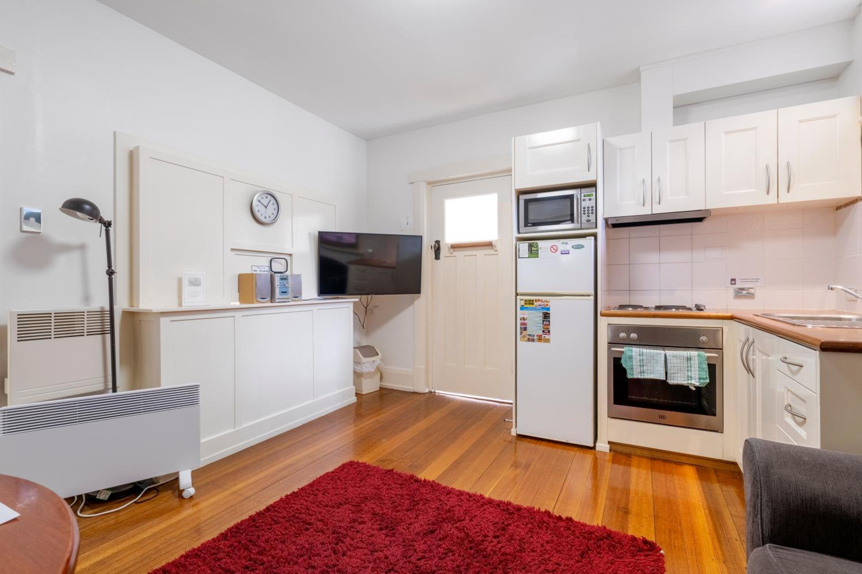 One-Bedroom Apartment - Photo 4