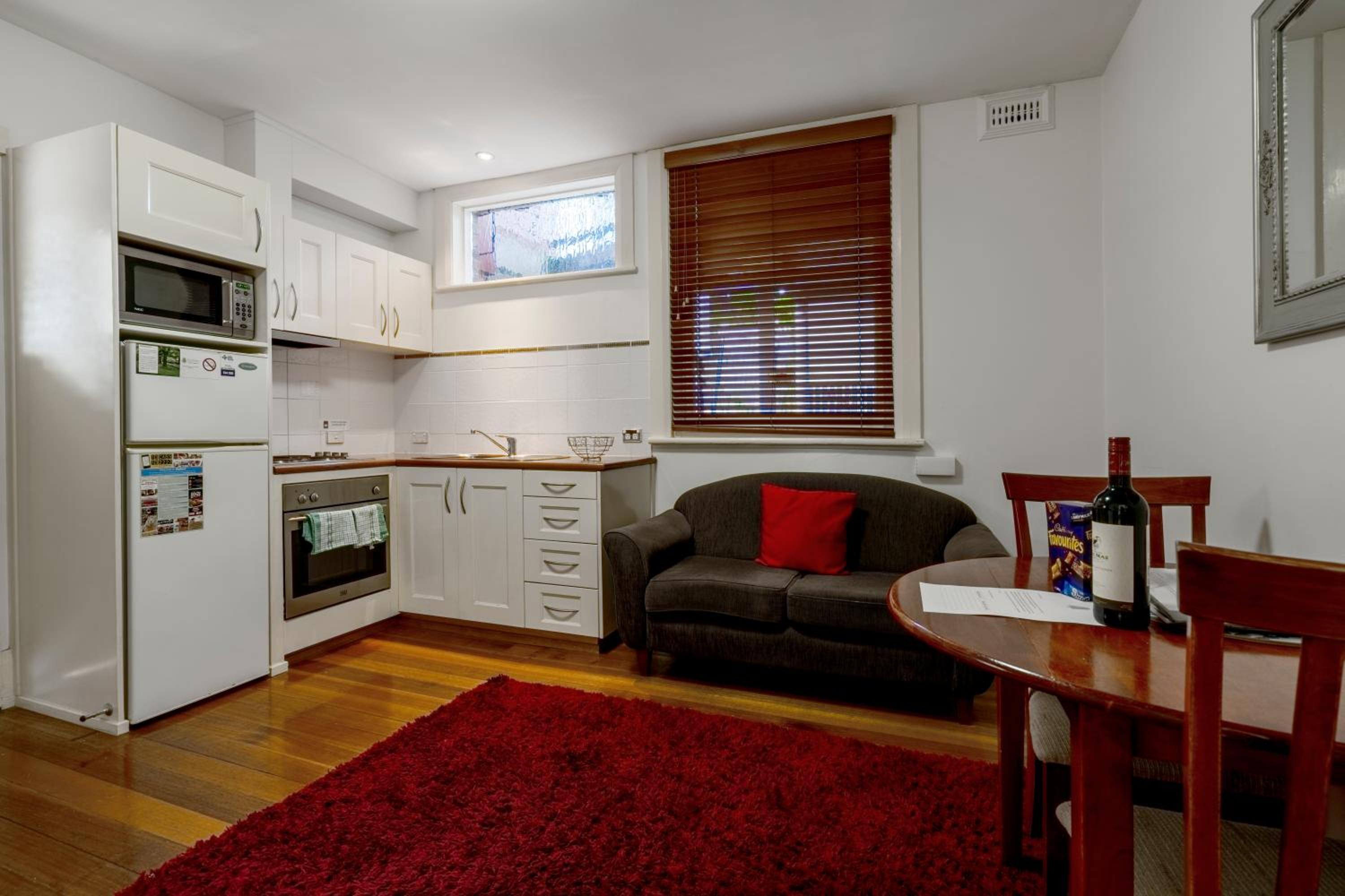 One-Bedroom Apartment - Photo 3