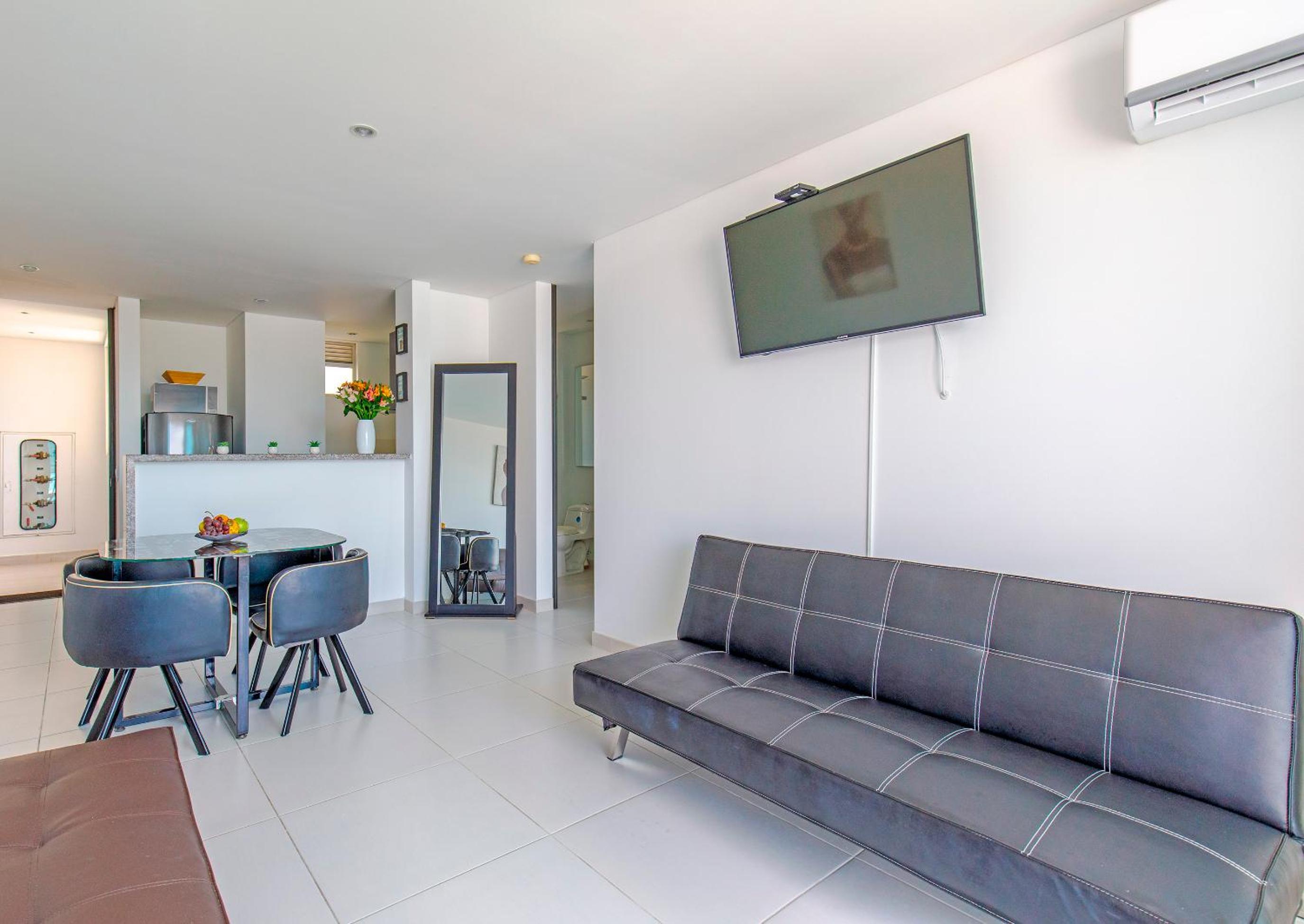 One-Bedroom Apartment with Balcony and City View photo 2