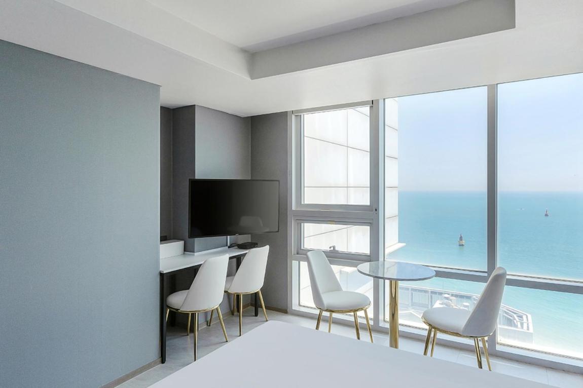Quadruple Room with Sea View - Photo 3