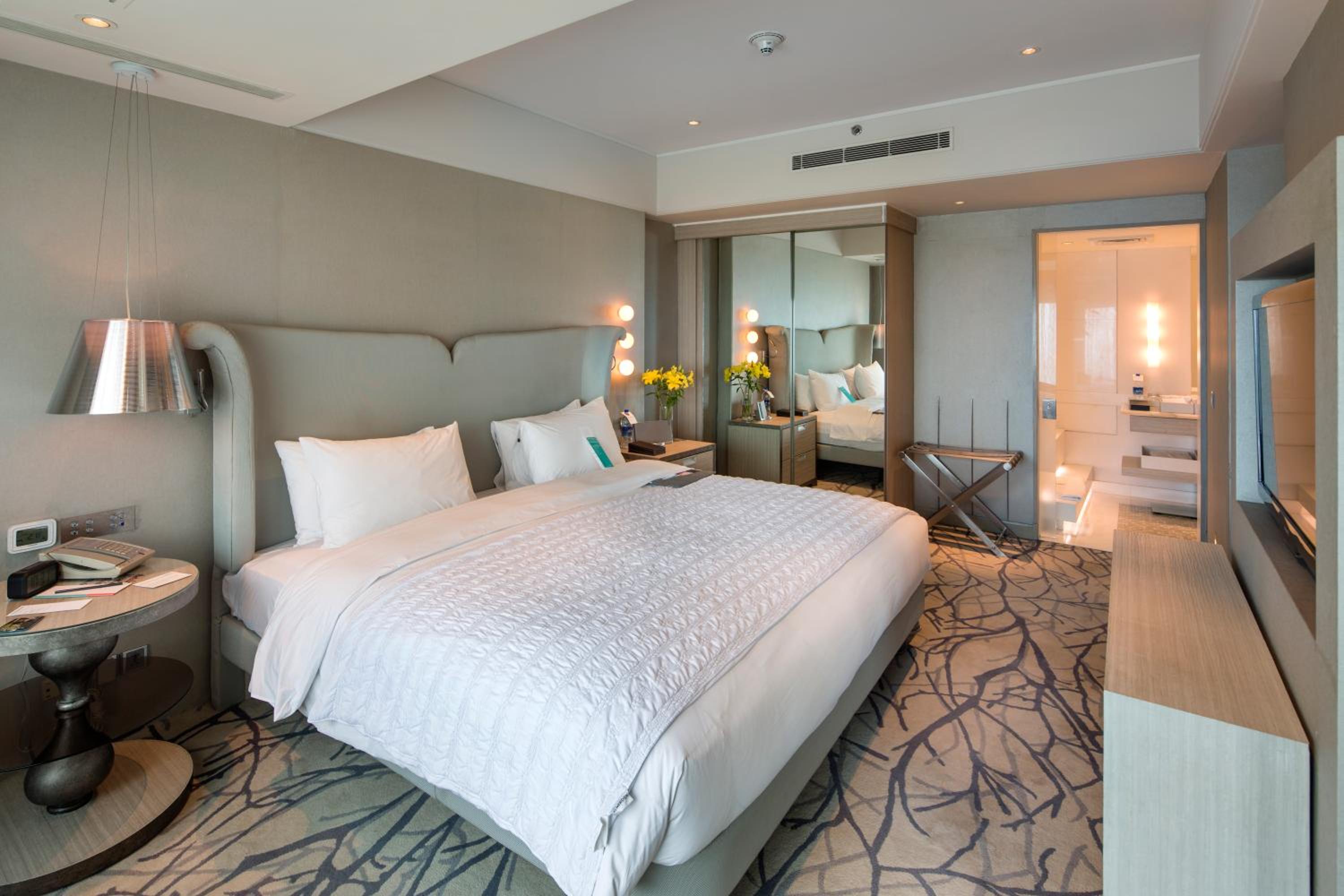 One-Bedroom Presidential Suite with Executive Lounge Access