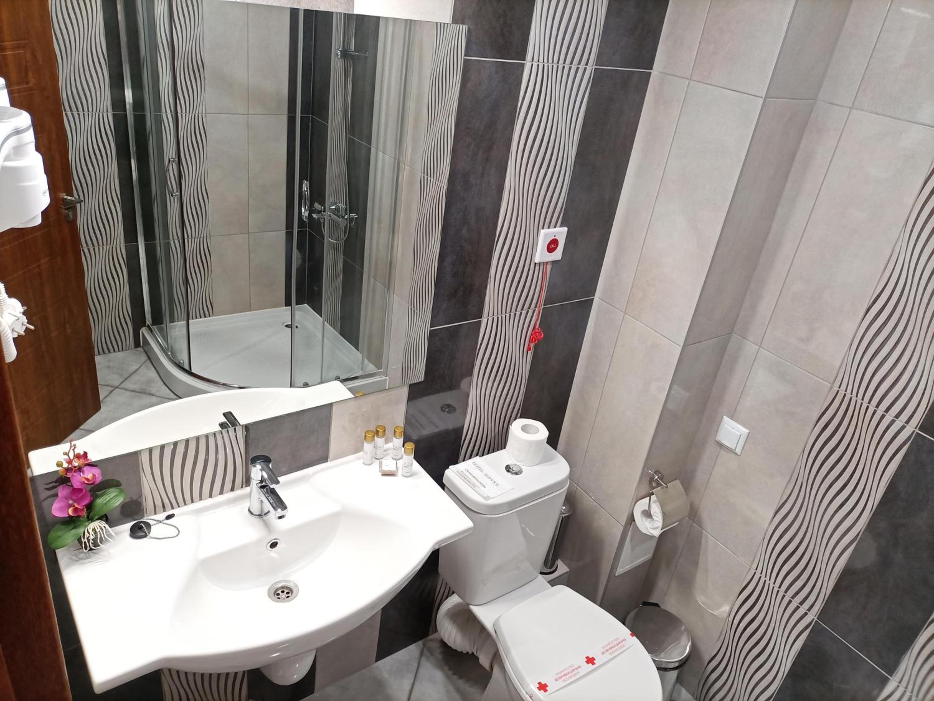 Deluxe Double Room - Photo 14