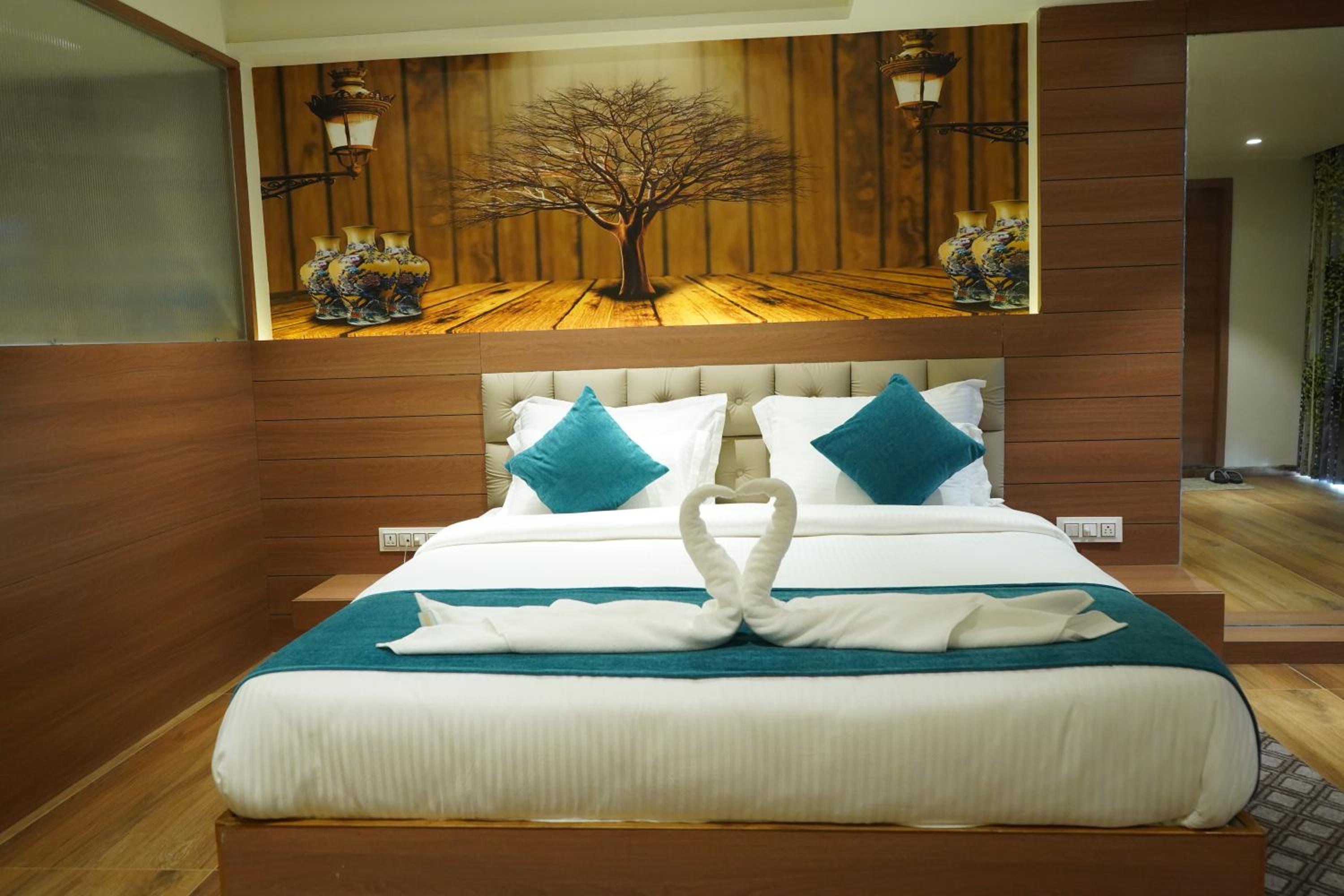 Deluxe King Suite